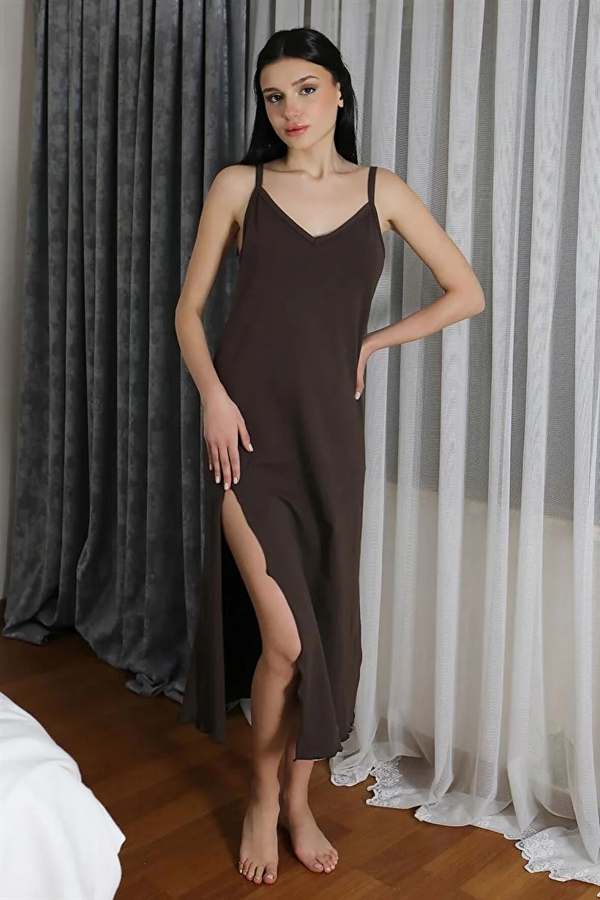 Moda Kadın İp Askılı Uzun Yırtmaçlı Pamuk Penye Gecelik Kahve