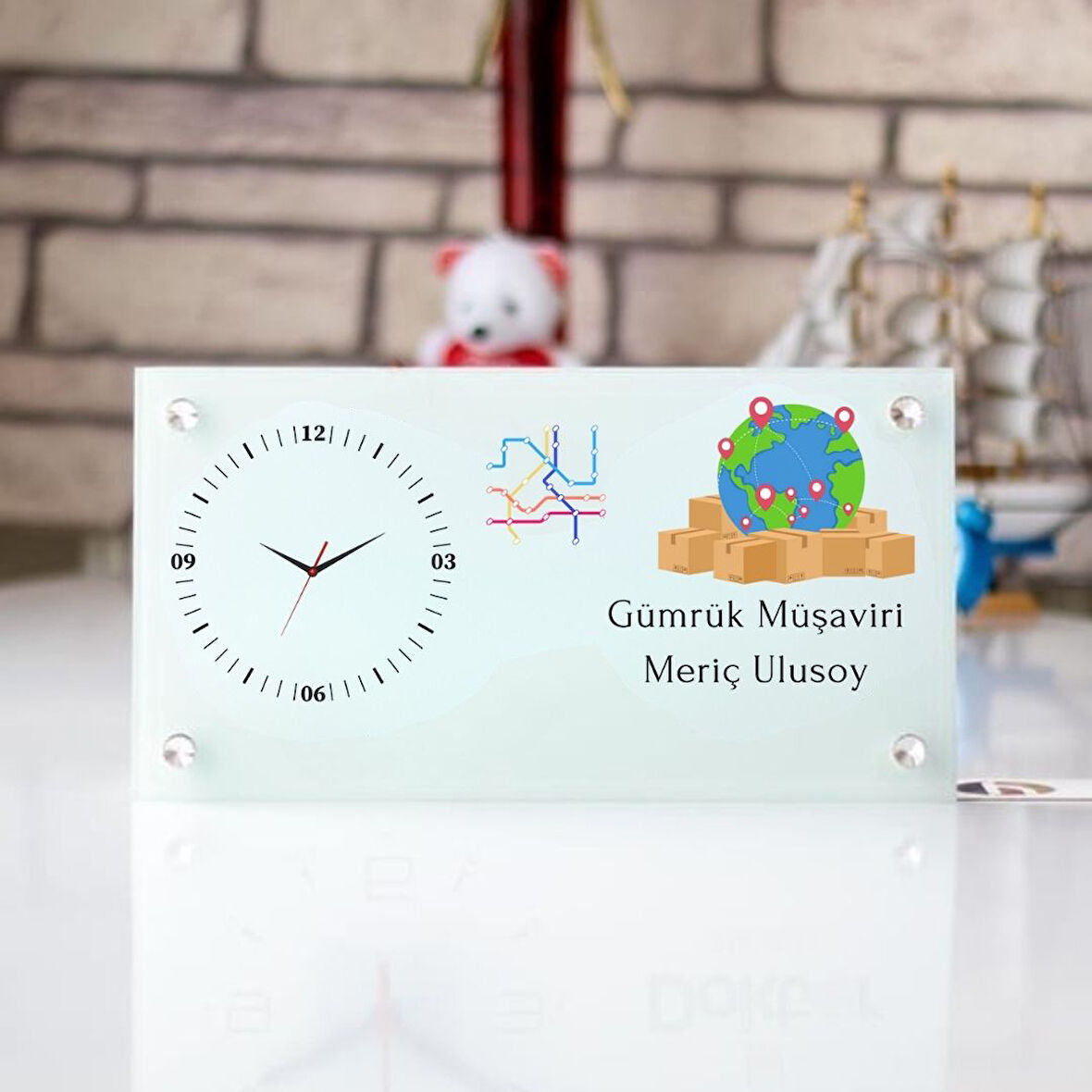 Gümrük Müşavirine Özel Cam Masa Saati – İsim Yazılı Kurumsal Masaüstü Ofis Saati