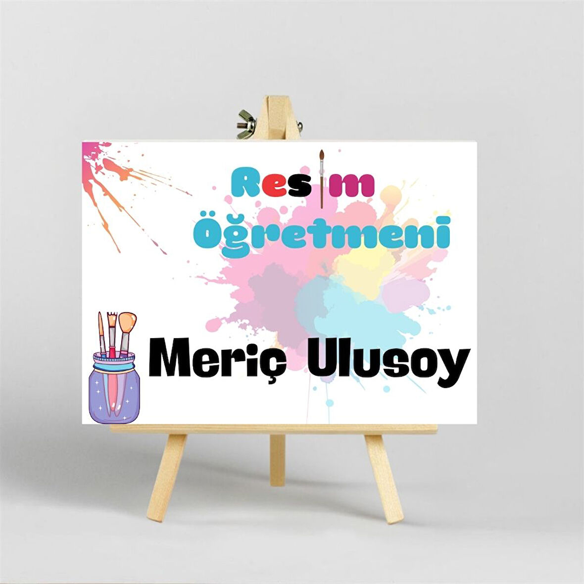 Resim Öğretmenlere Özel Tasarımlı İroka Ayaklı Masa Üstü İsimlik