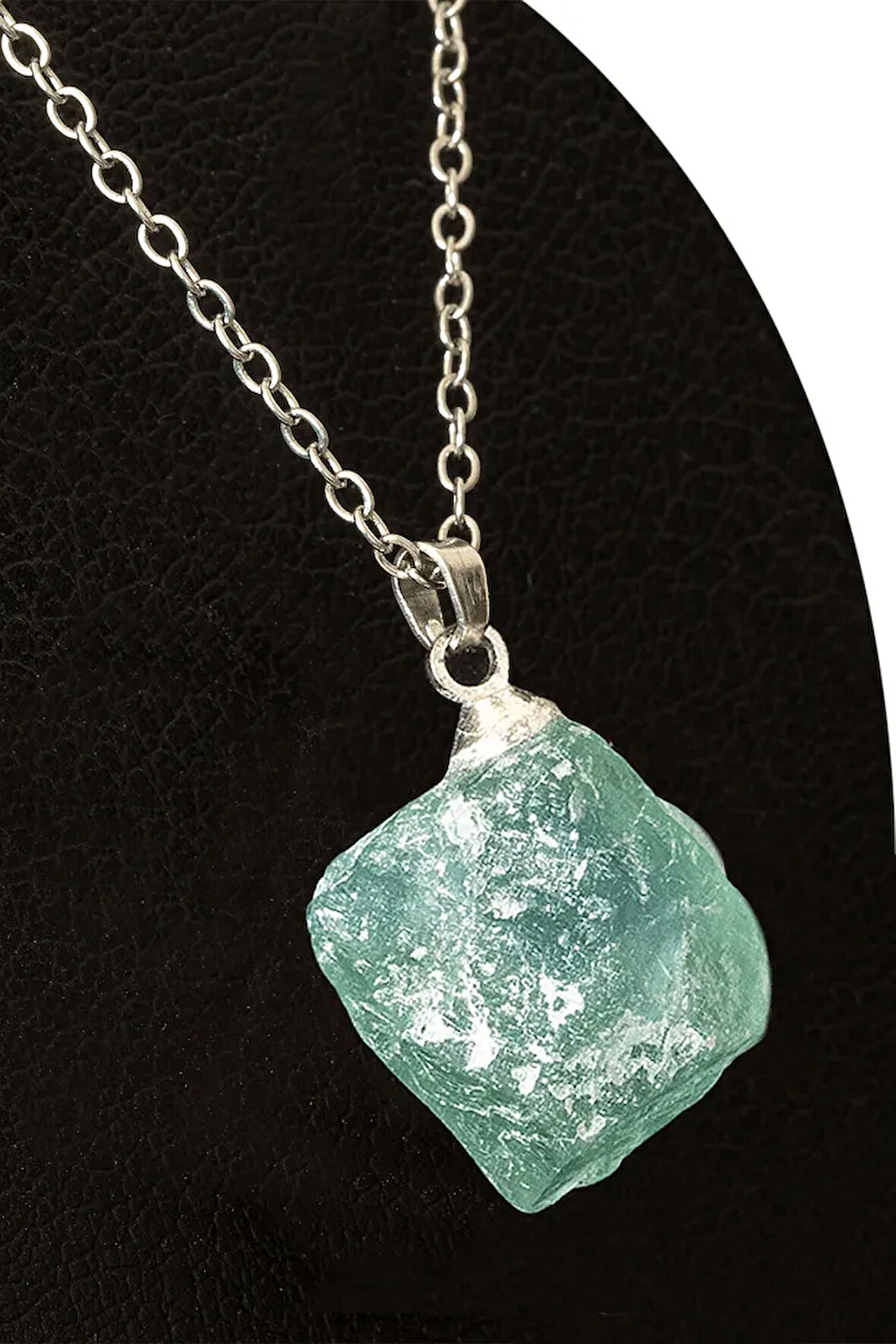 Sertifikalı Ham Işlenmemiş Yeşil Florit Taşı Kolye (MİNİ BOY)