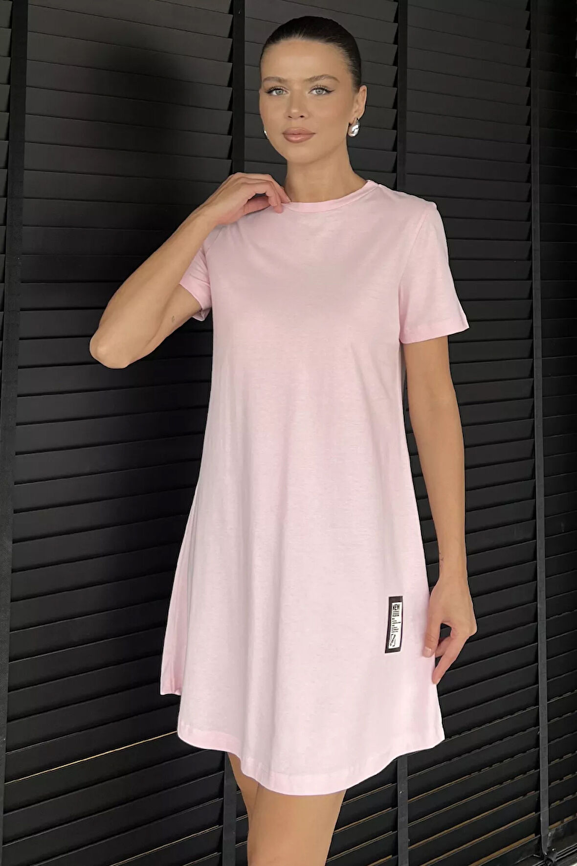 Kadın Bisiklet Yaka Arma Detaylı T-shirt Elbise