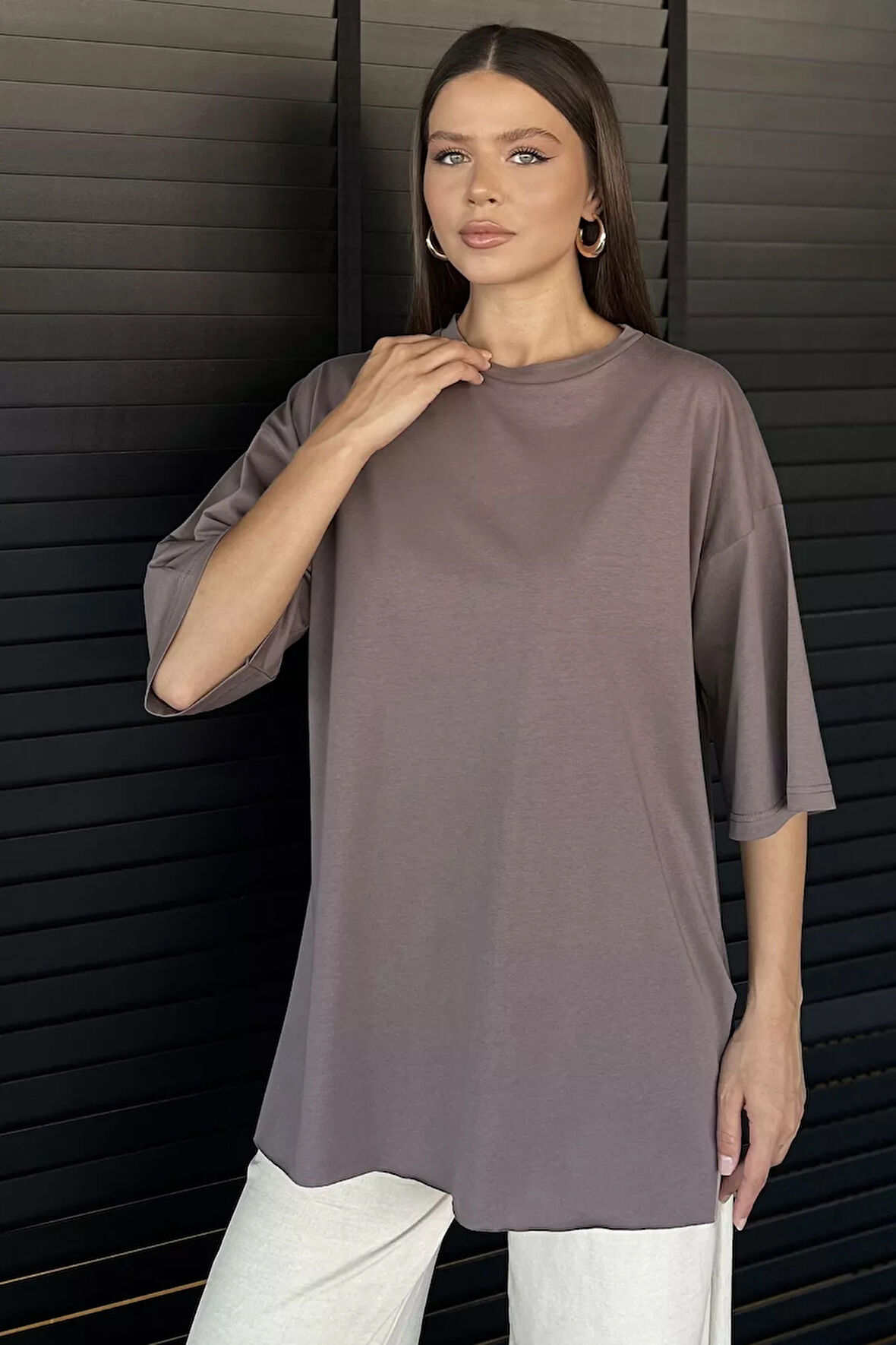 Kadın Bisiklet Yaka Yan Yırtmaç Detaylı Salaş T-shirt