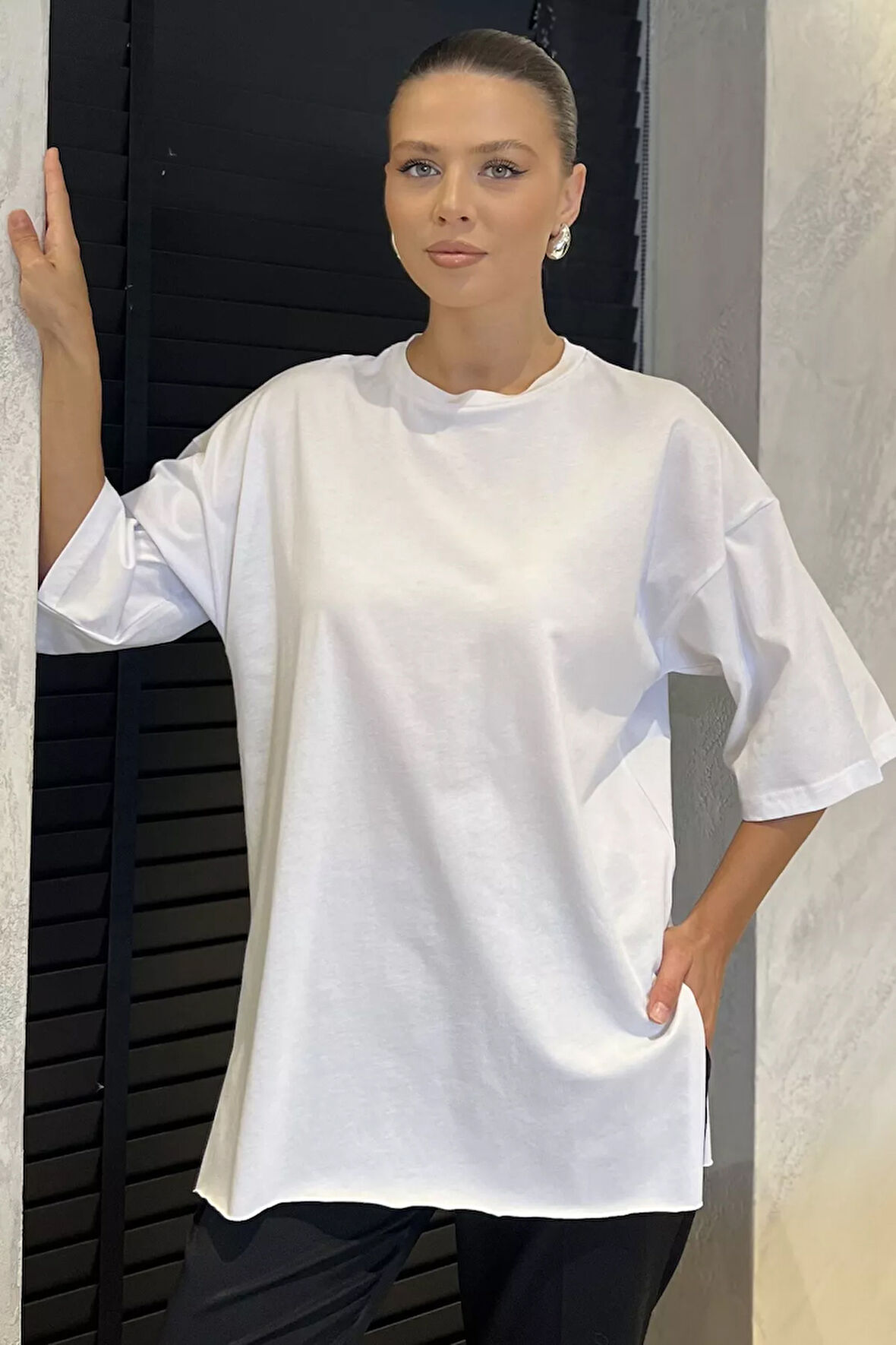 Kadın Bisiklet Yaka Yan Yırtmaç Detaylı Salaş T-shirt