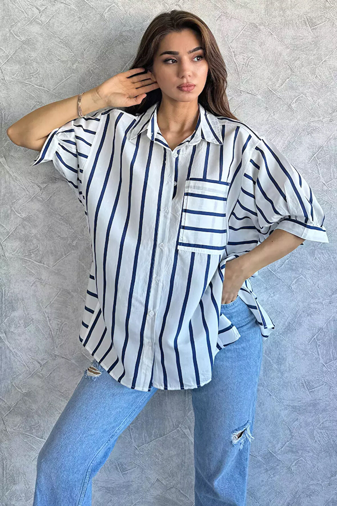 Tek Cepli Kadın Çizgi Desenli Oversize Gömlek