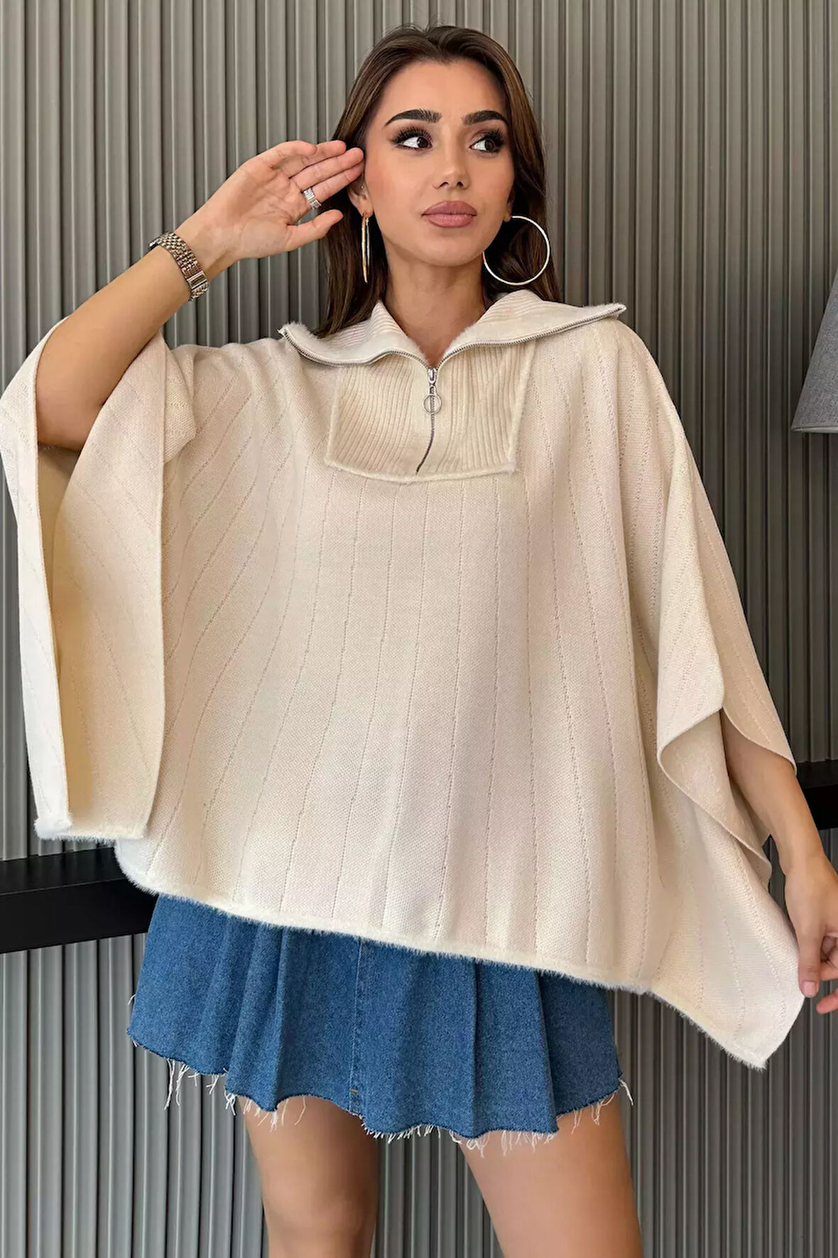 Kadın Yarım Fermuarlı Kendinden Desenli Triko Panço