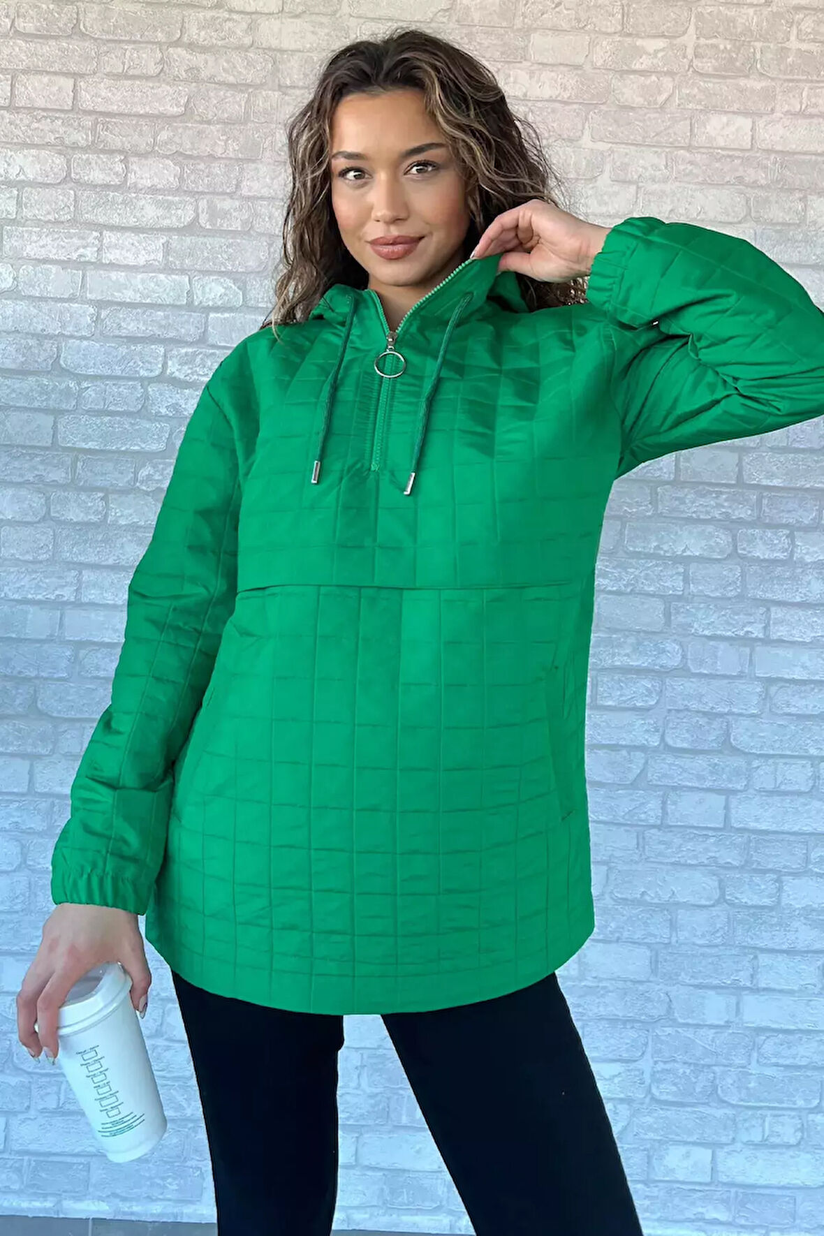 Kapüşonlu Yarım Fermuarlı Kapitoneli Mevsimlik Mont