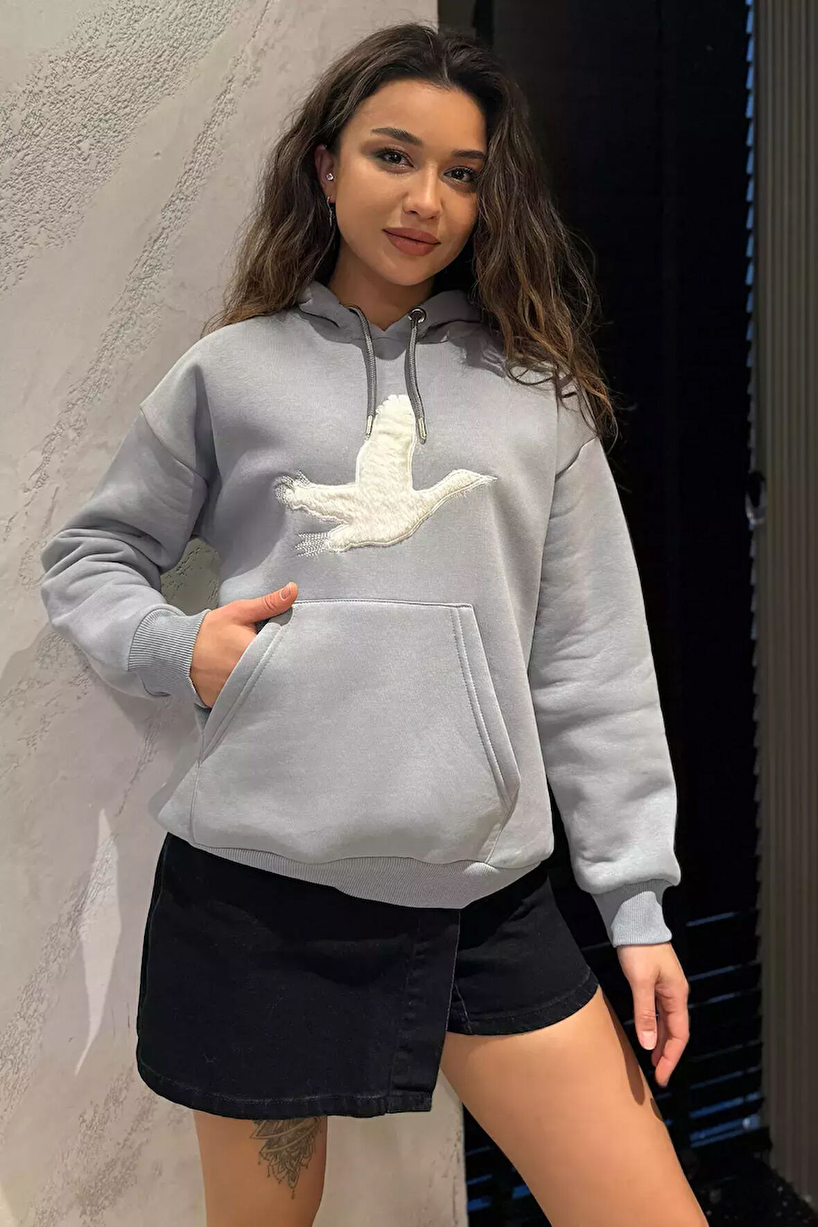 Kadın Kuş Nakışlı Kapüşonlu Şardonlu Sweatshirt