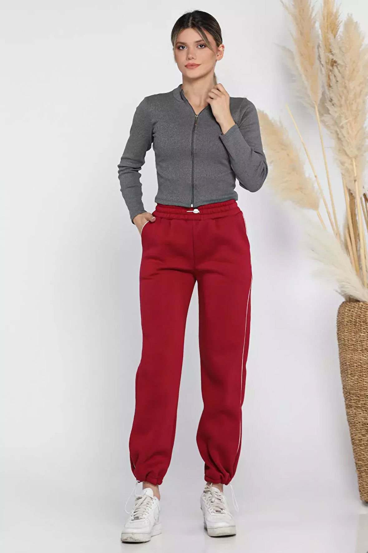 Kadın Paça Lastikli Şardonlu Üç İplik Eşofman Altı