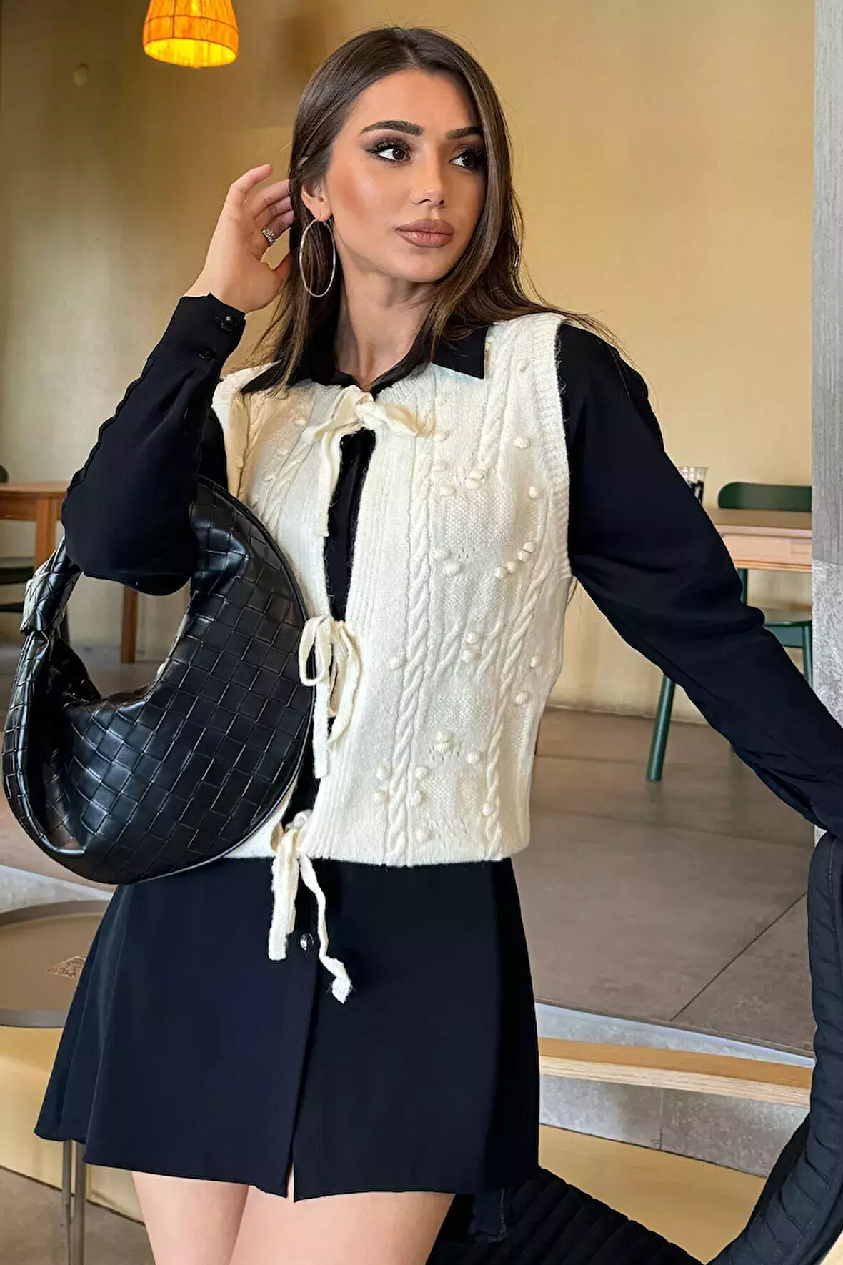 Kadın Örgü Desenli Bağlamalı Triko Yelek