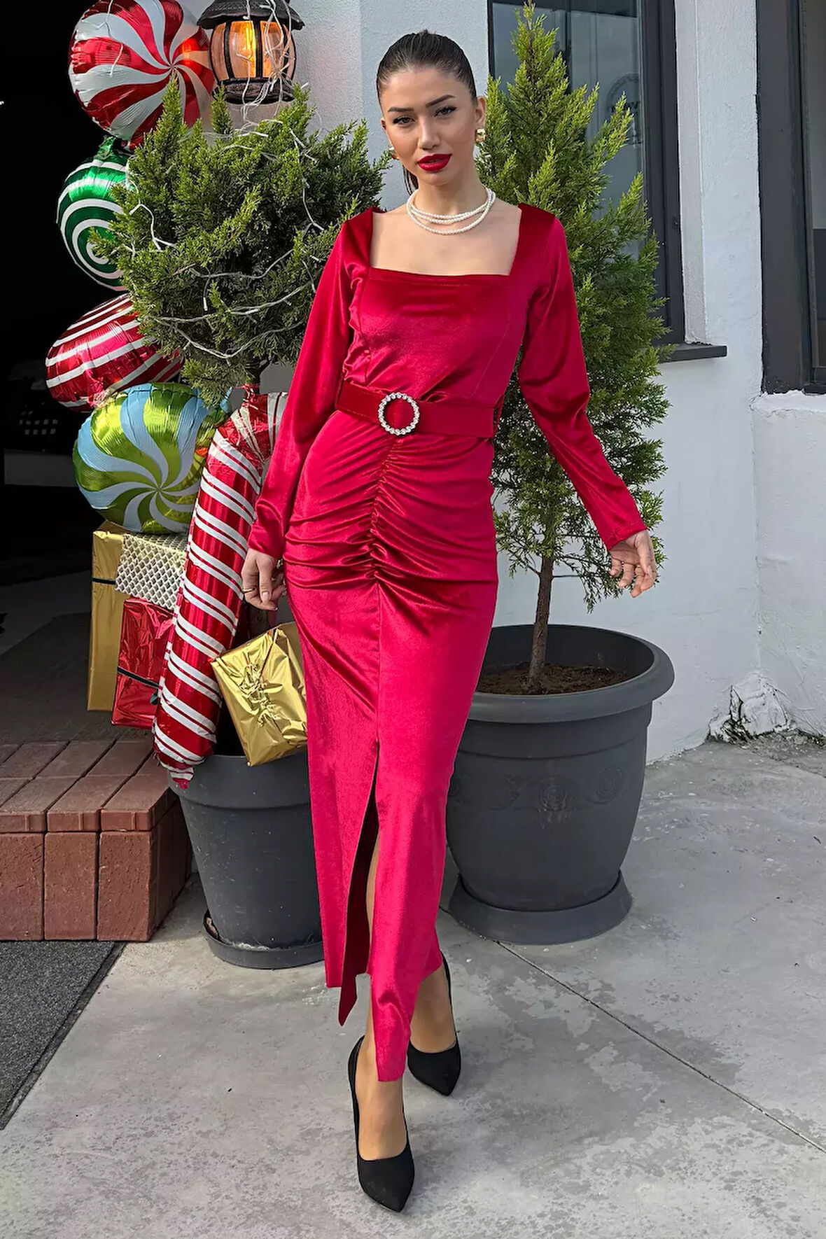 Kadın Kare Yaka Ön Büzgülü Taşlı Kemerli Kadife Elbise