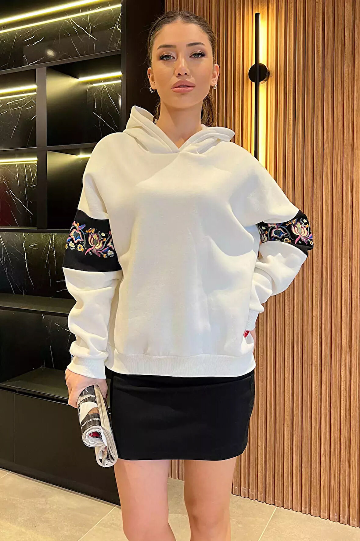 Kol Nakışlı Şardonlu Kadın Sweatshirt