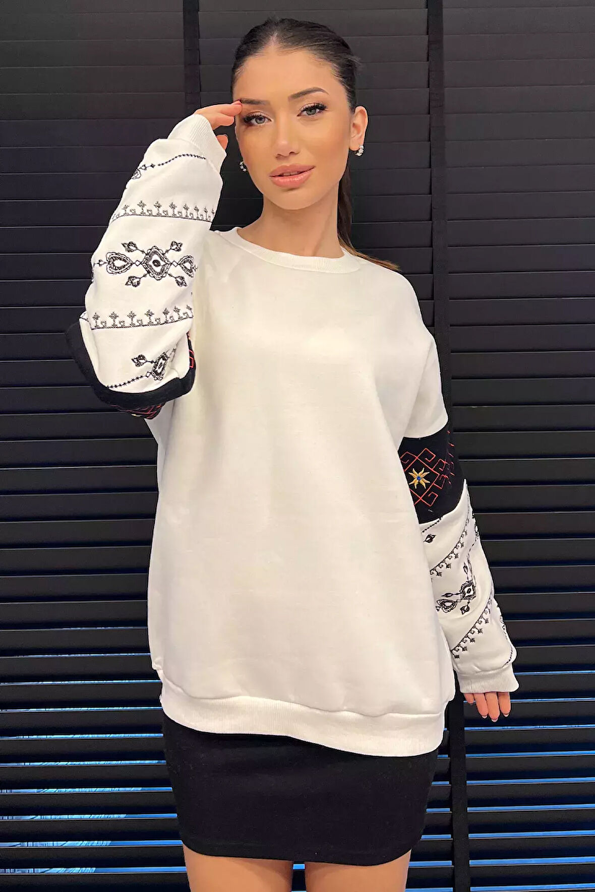 Kol Nakışlı Kadın Şardonlu Bisiklet Yaka Sweatshirt