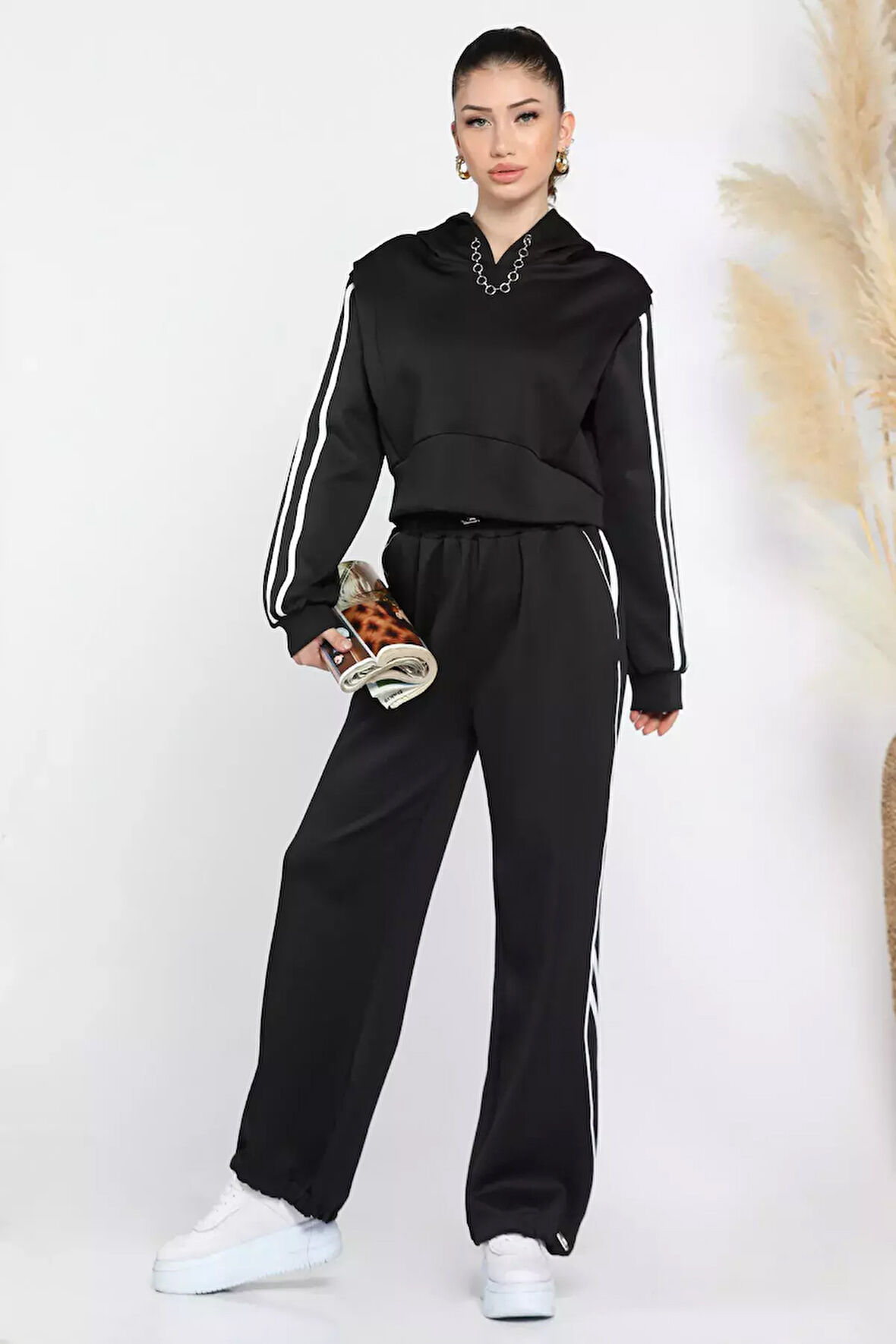 Kadın Kapüşonlu Şeritli Detaylı Eşofman Takımı