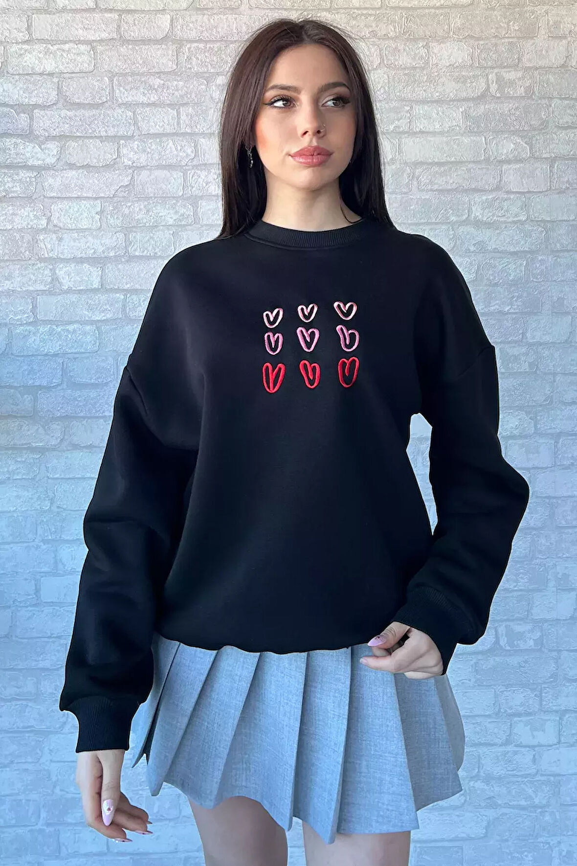 Kadın Bisiklet Yaka Kalp Nakışlı Şardonlu Sweatshirt