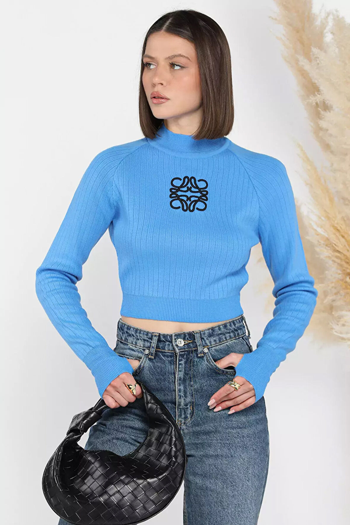 Ön Nakışlı Crop Top Triko Bluz
