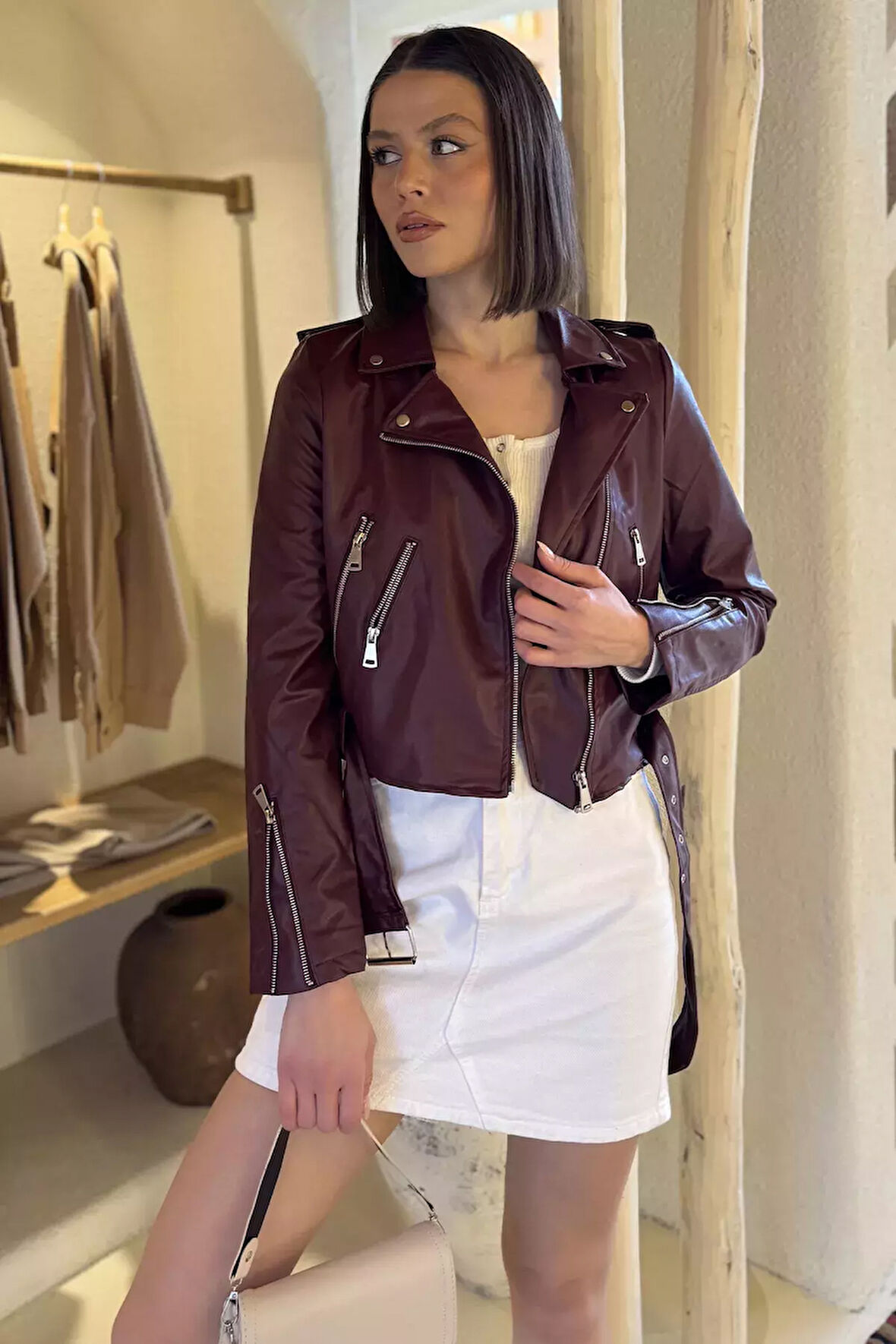 Kadın Kemer Detaylı Fermuarlı Crop Top Suni Deri Ceket