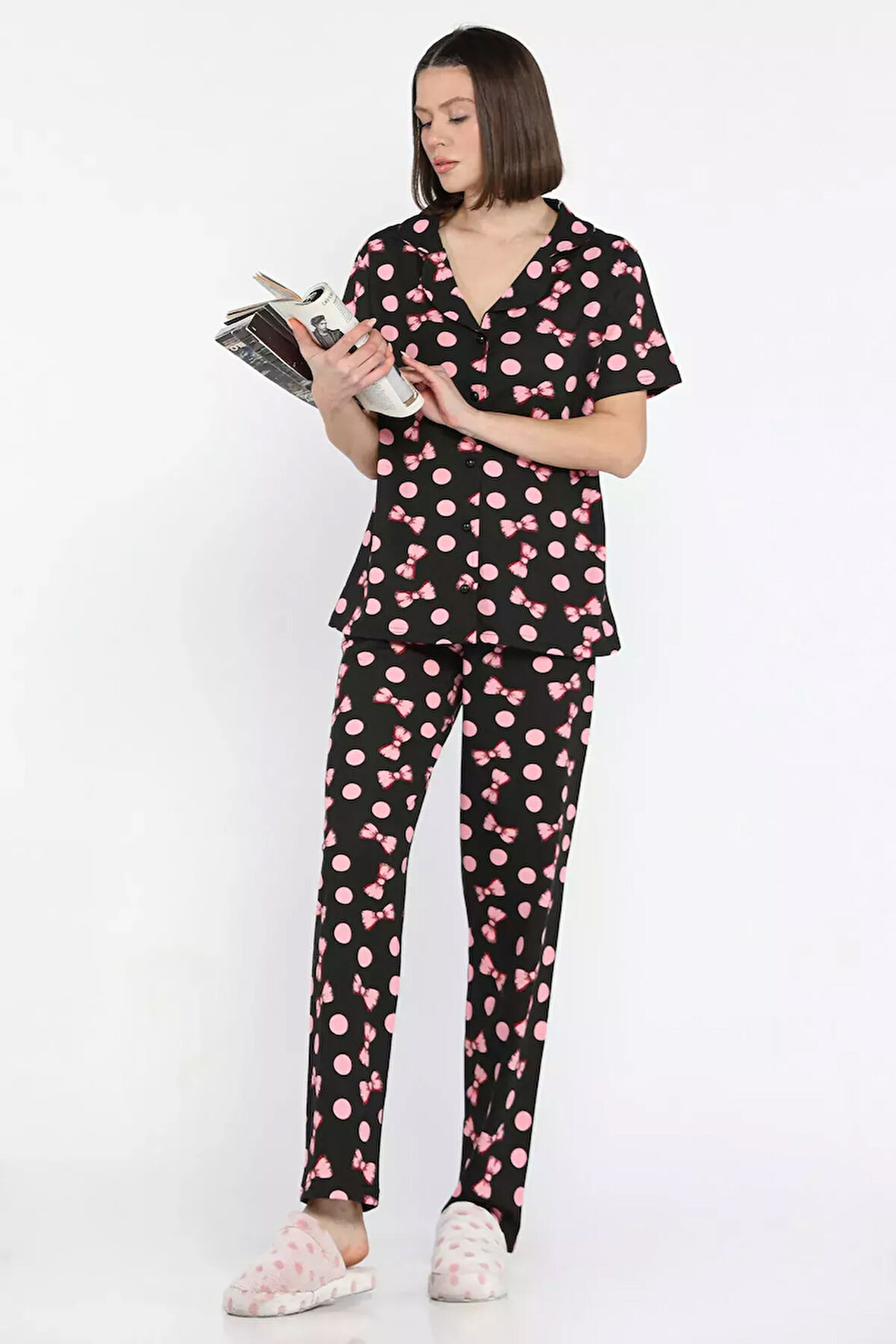 Kadın Kısa Kol Ön Düğmeli Fiyonk Desenli Pijama Takımı