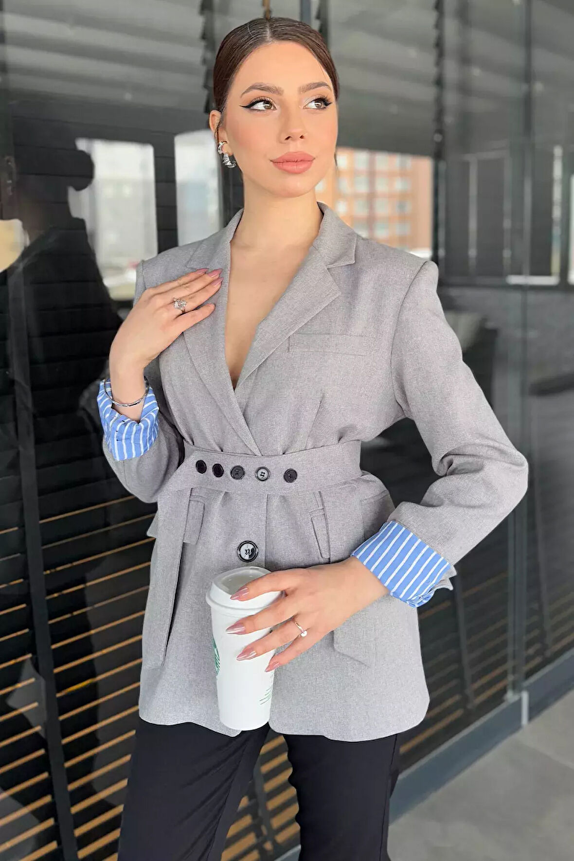 Gömlek Garnili Yırtmaç Detaylı Kadın Kuşaklı Blazer Ceket