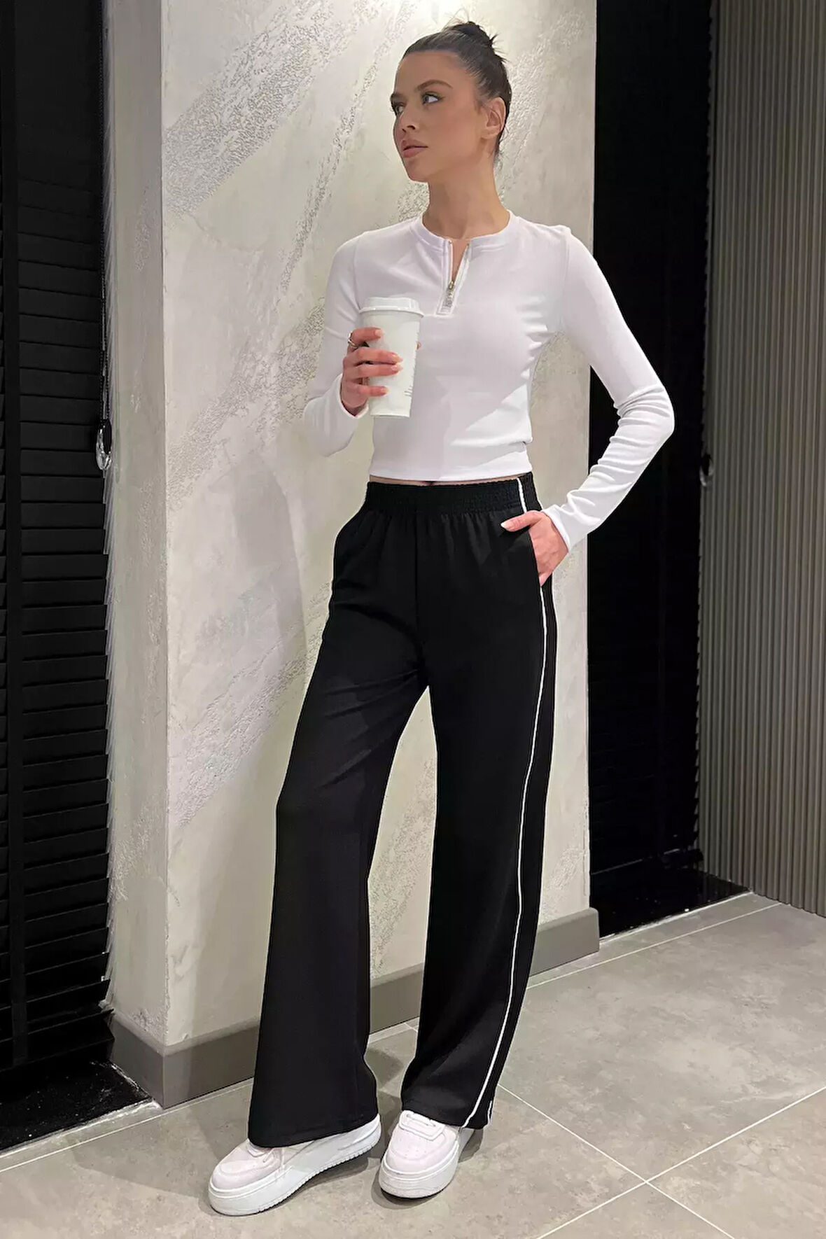 Bel Lastikli Yan Şeritli Bol Paça Kadın Pantolon