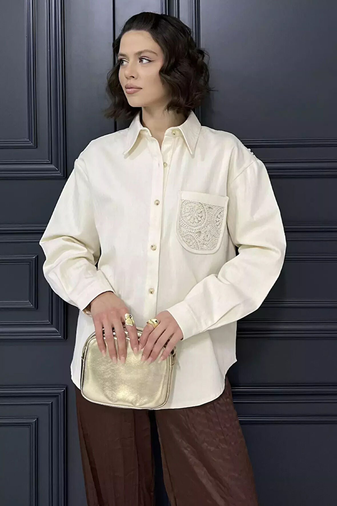 Kadın Tek Cepli Dantel İşleme Detaylı Keten Gömlek