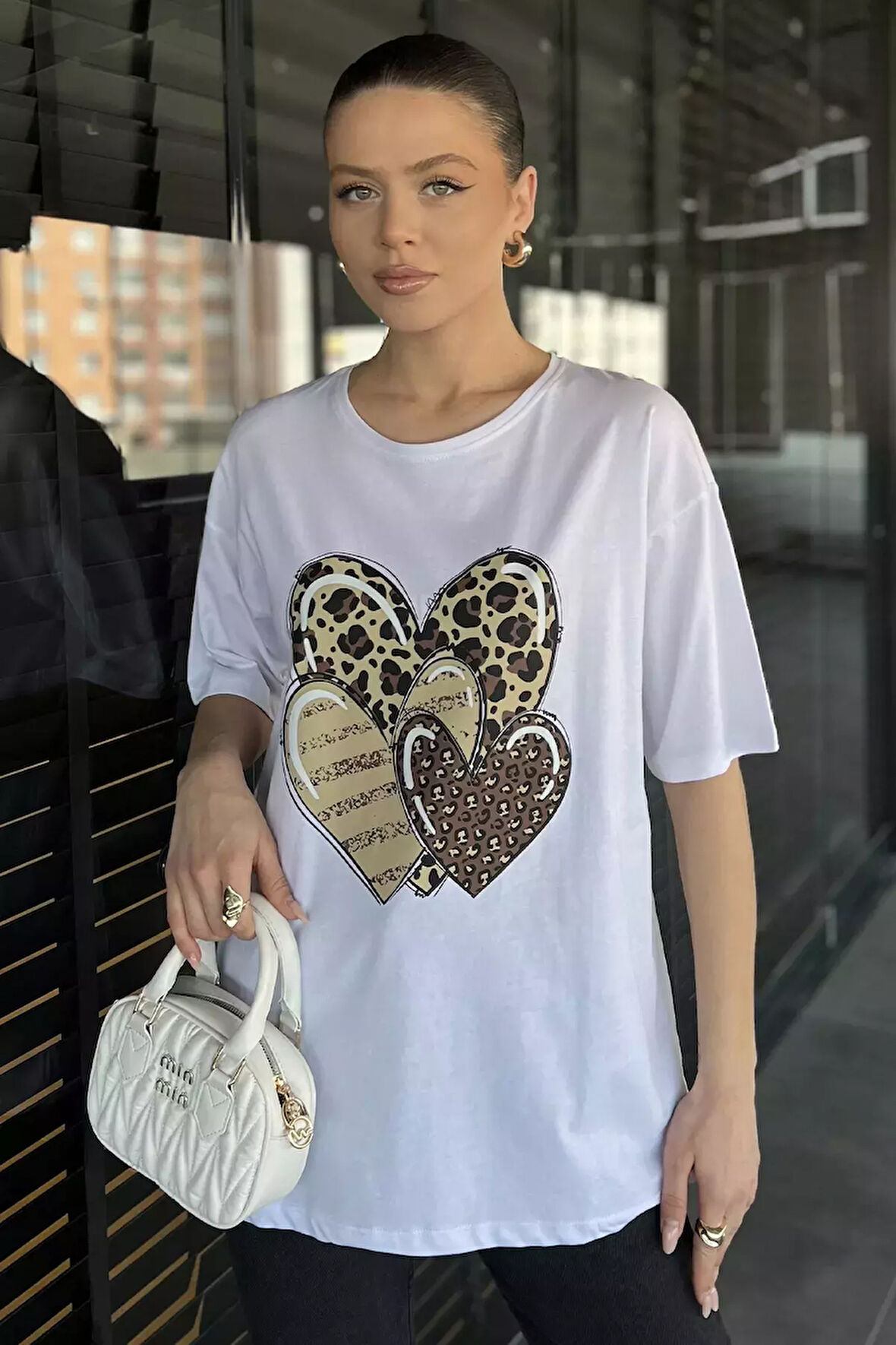 Ön Leopar Desen Kalp Baskılı Bisiklet Yaka Kadın Tişört