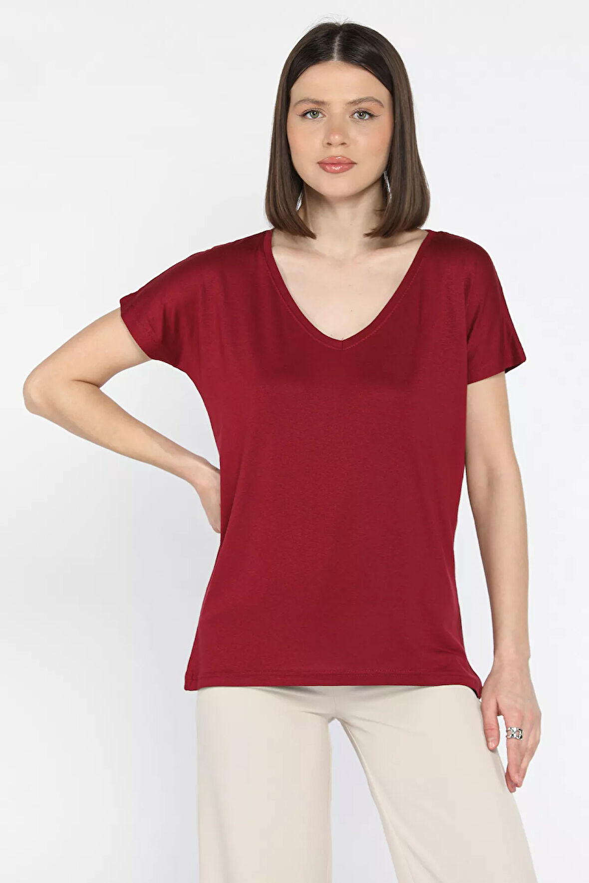 V Yaka Kadın Tişört