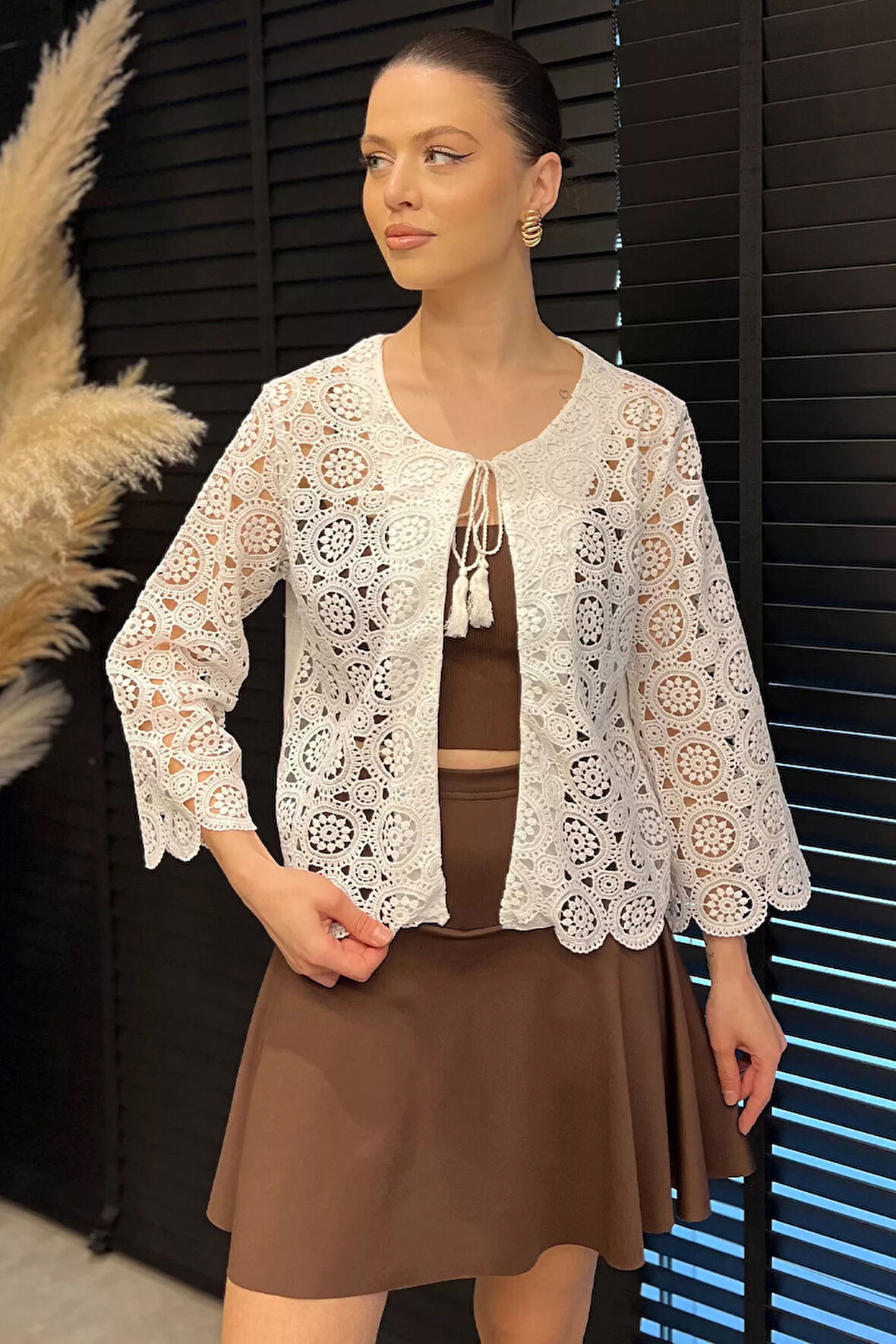 Yaka Bağlamalı Dantel İşlemeli Kadın Keten Hırka