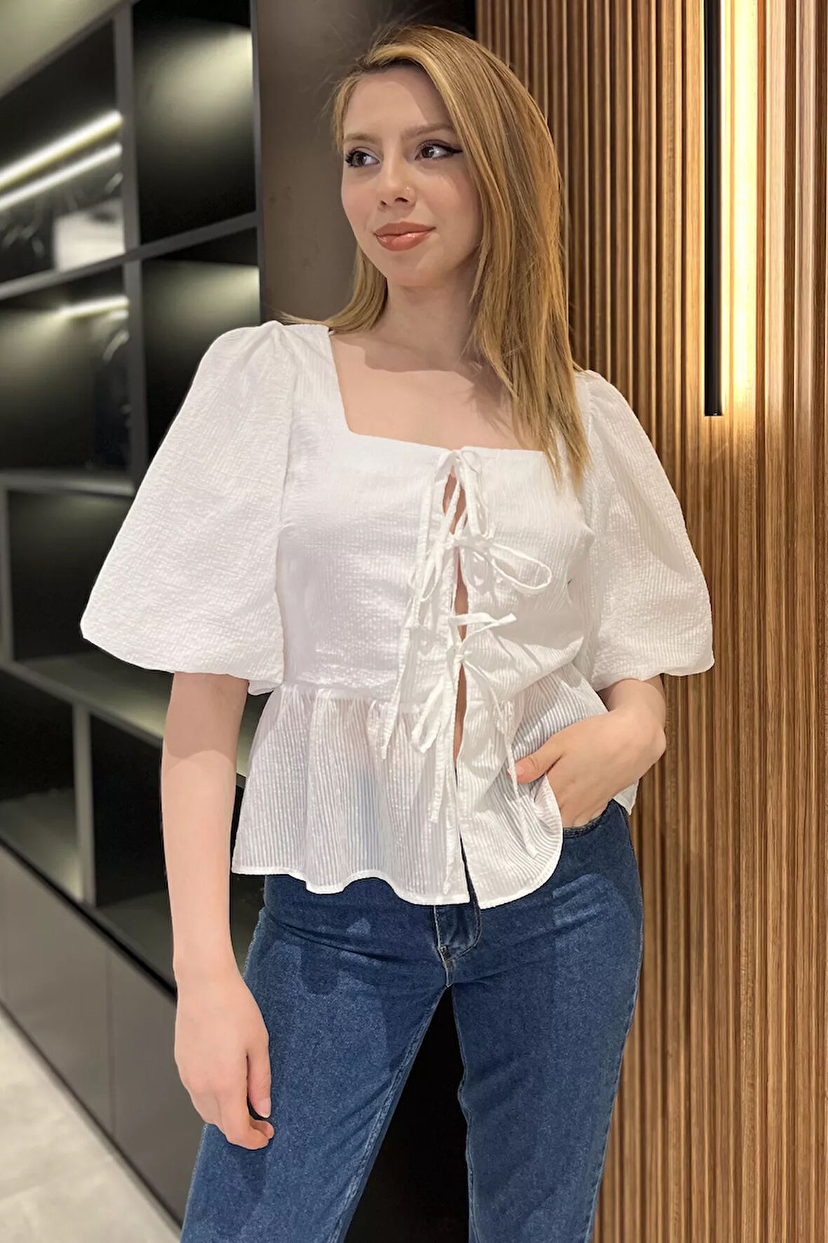 Kare Yaka Ön Bağlamalı Kadın Bluz