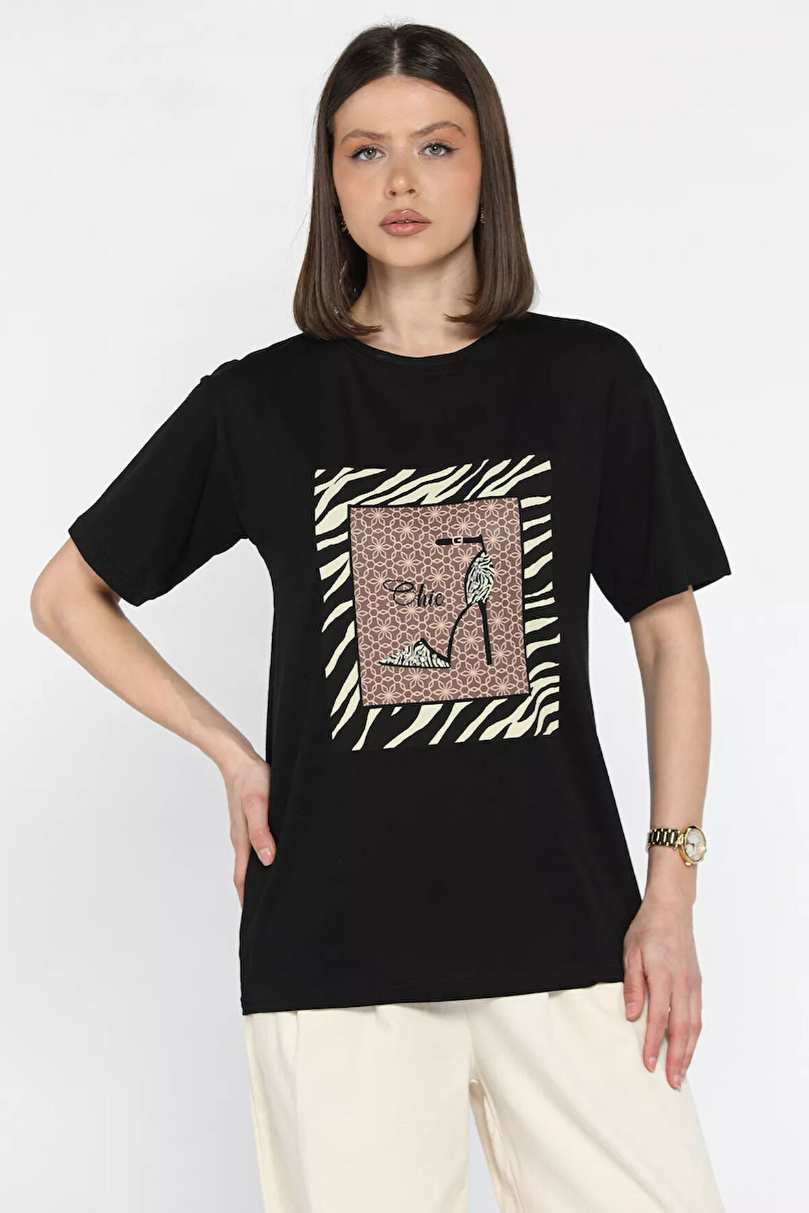 Bisiklet Yaka Taş Detaylı Kadın Tişört