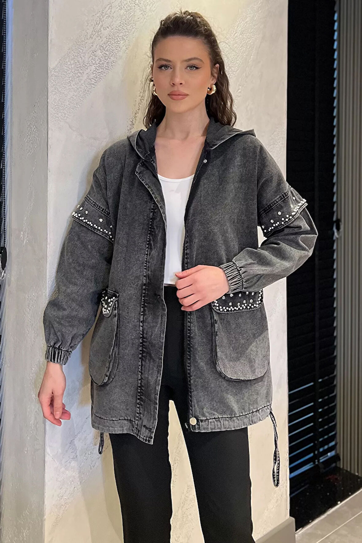 Kadın Kapüşonlu Fermuarlı Taş Detaylı Jean Kot Ceket