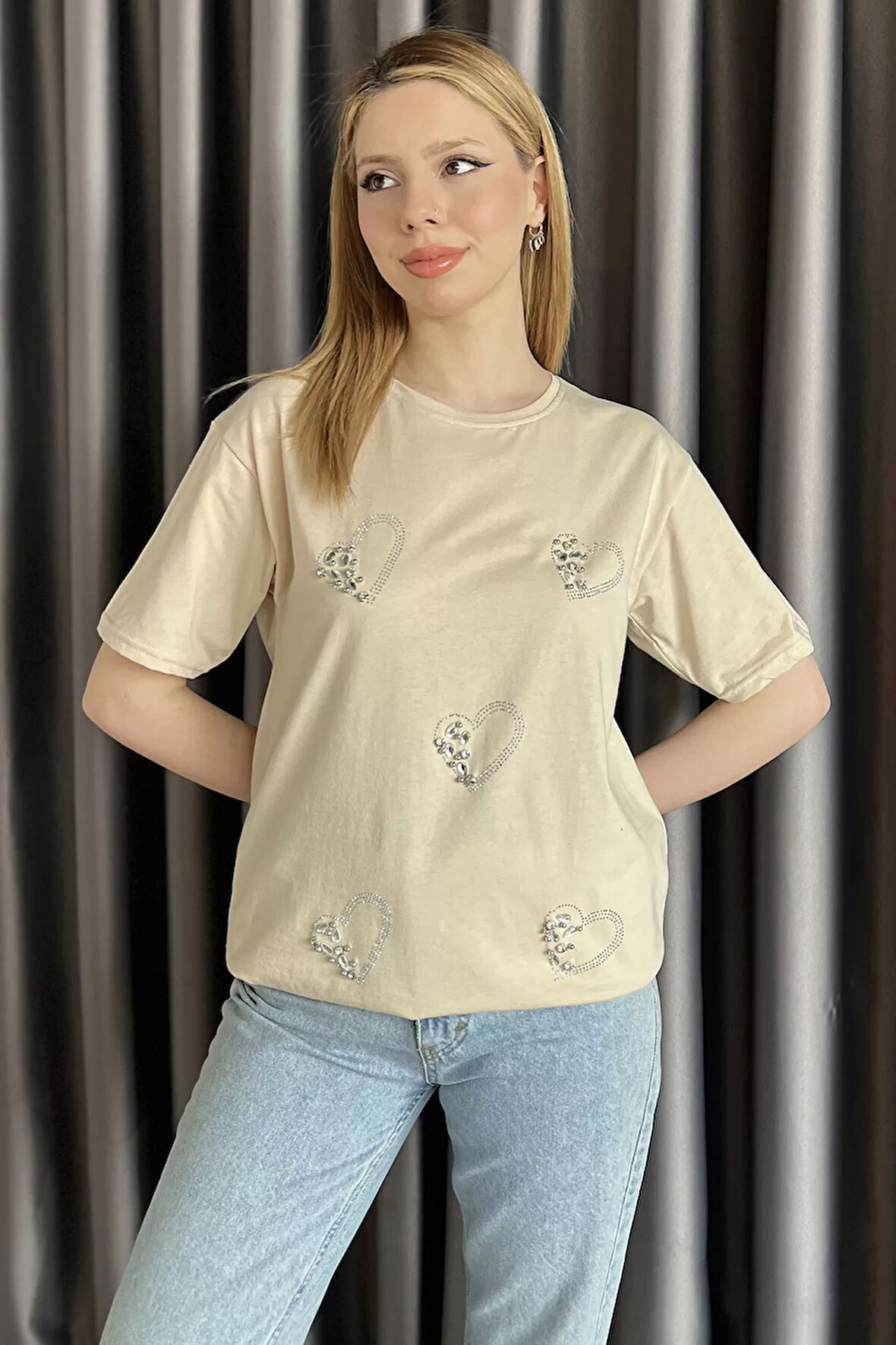 Kalpli Taş Detaylı Kadın Tişört