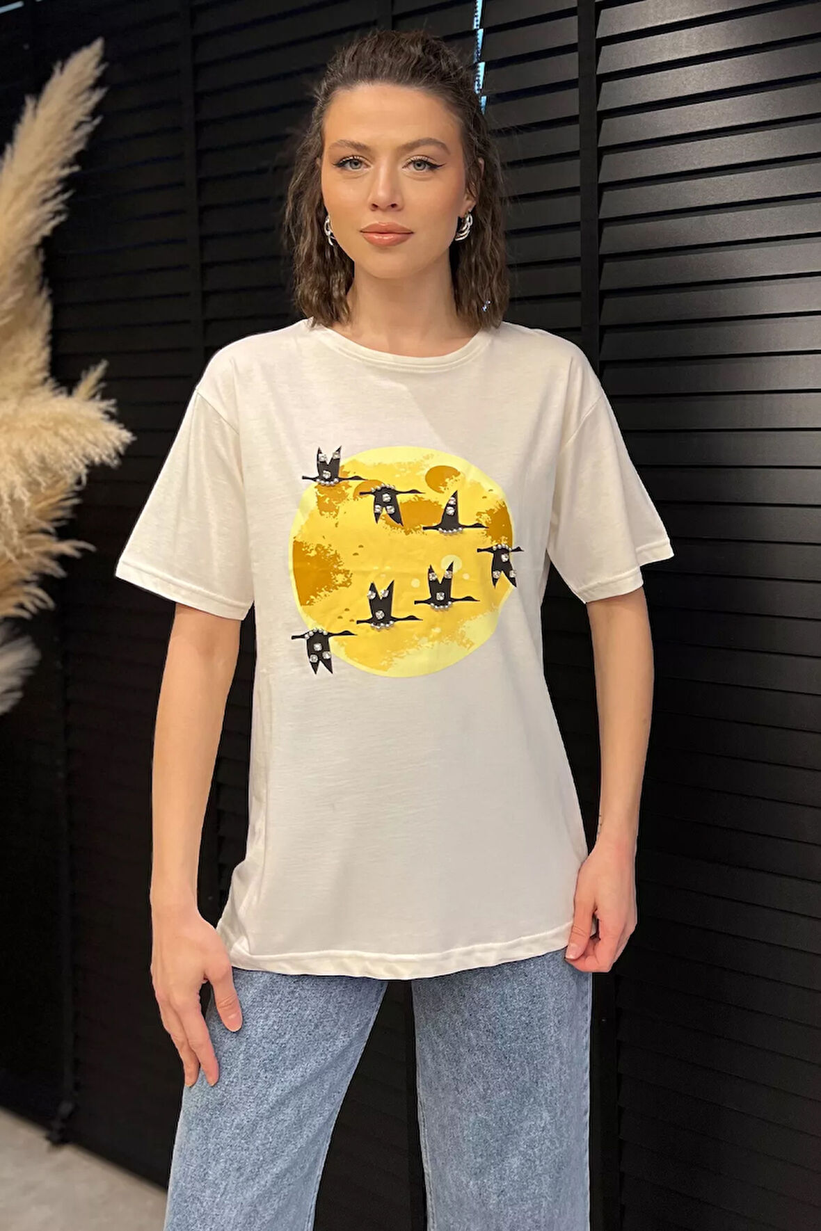 Bisiklet Yaka Taş İşlemeli Baskılı Kadın Tişört