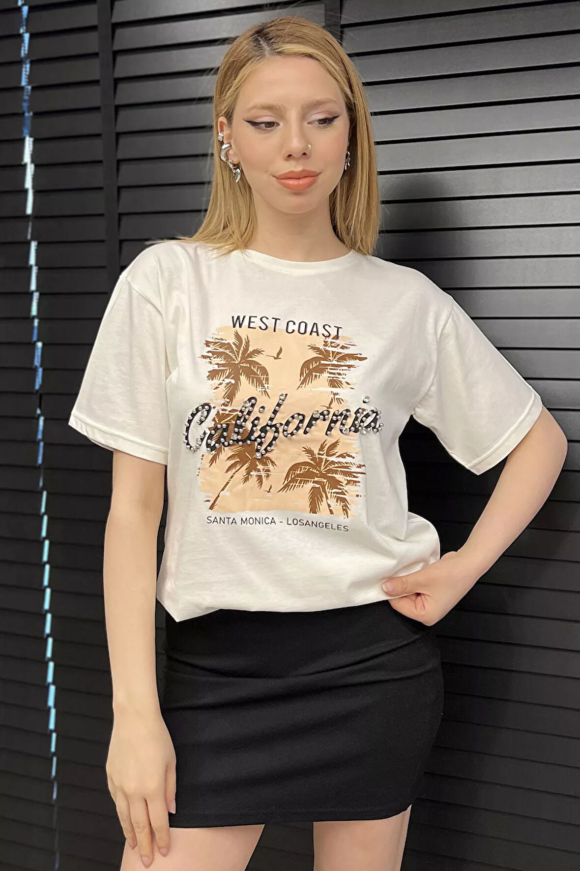 California Baskılı Taşlı Bisiklet Yaka Kadın Tişört