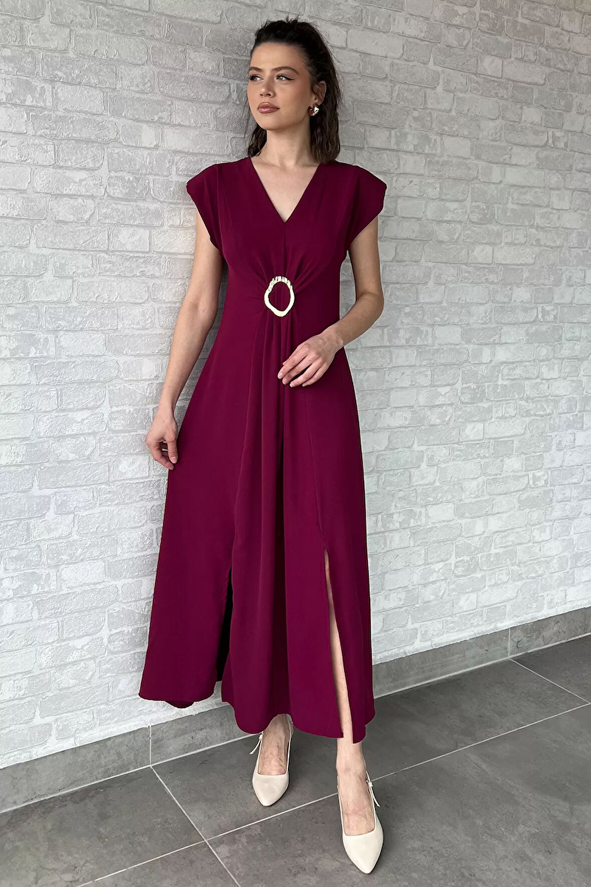 V Yaka Vatkalı Toka Detaylı Kadın Elbise