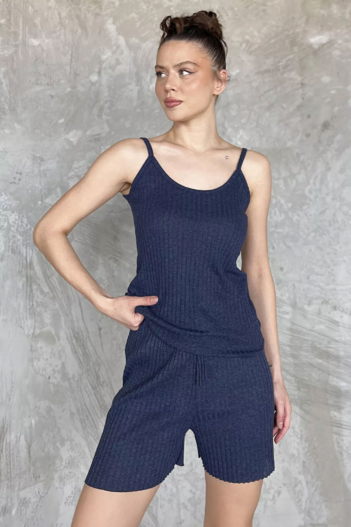 Kadın Kendinden Çizgi Desenli Şortlu İkili Takım