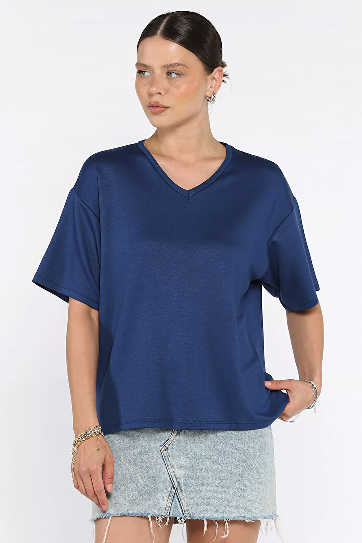 Kadın V Yaka Basic Tişört