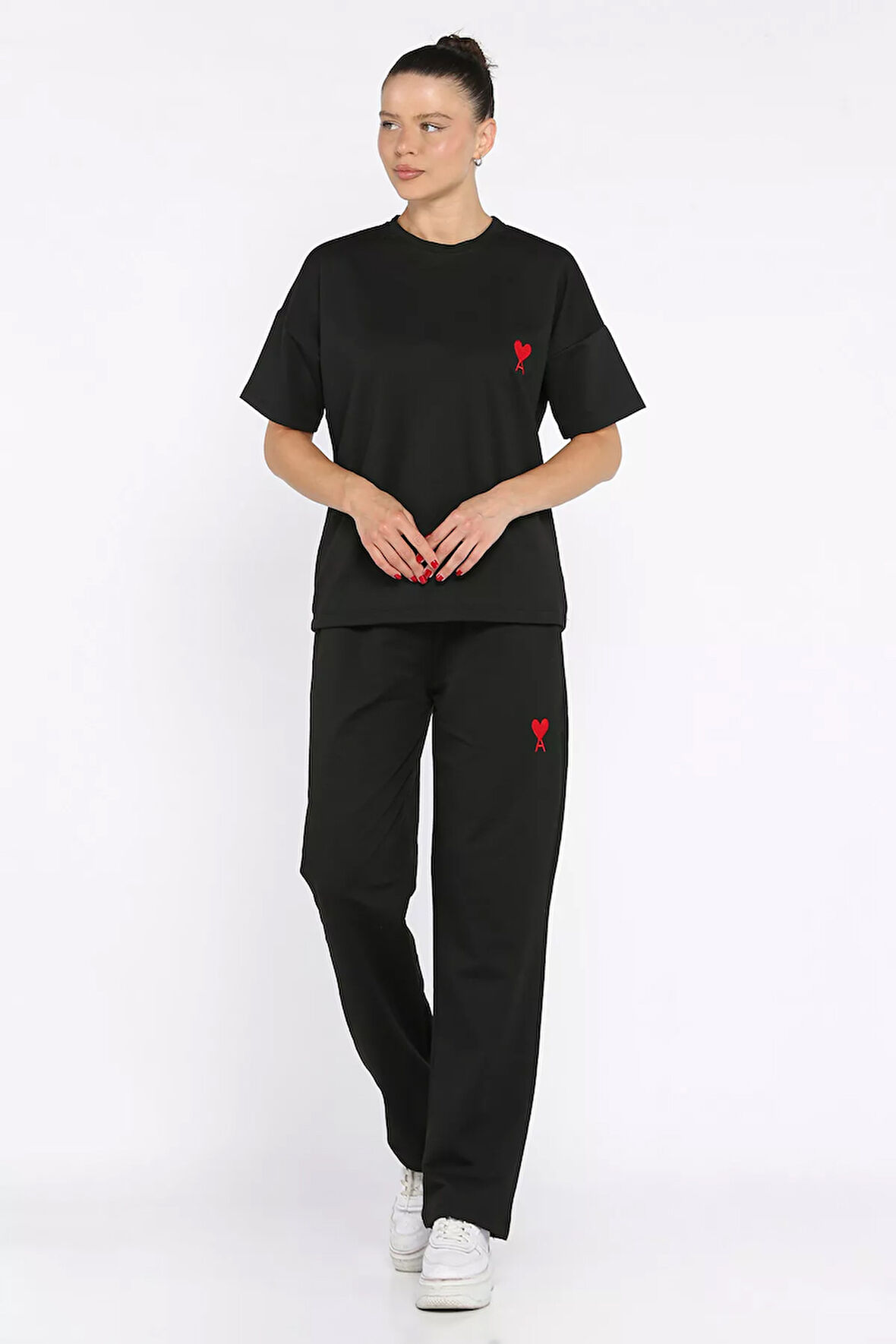 Kadın Kalp Nakışlı Bisiklet Yaka Tişört Pantolon İkili Takım