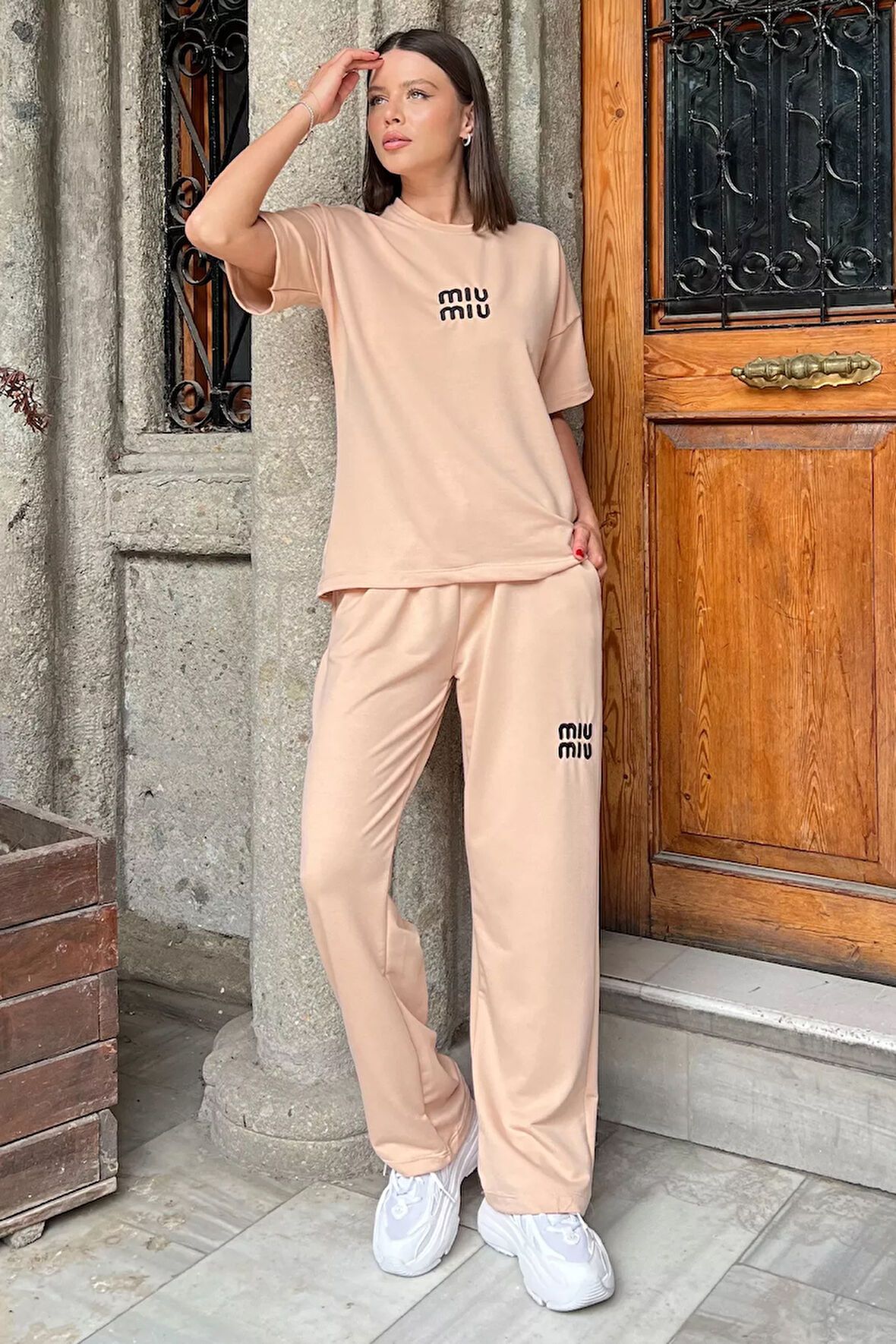 Kadın Nakış Detaylı Tişört Pantolon İkili Takım