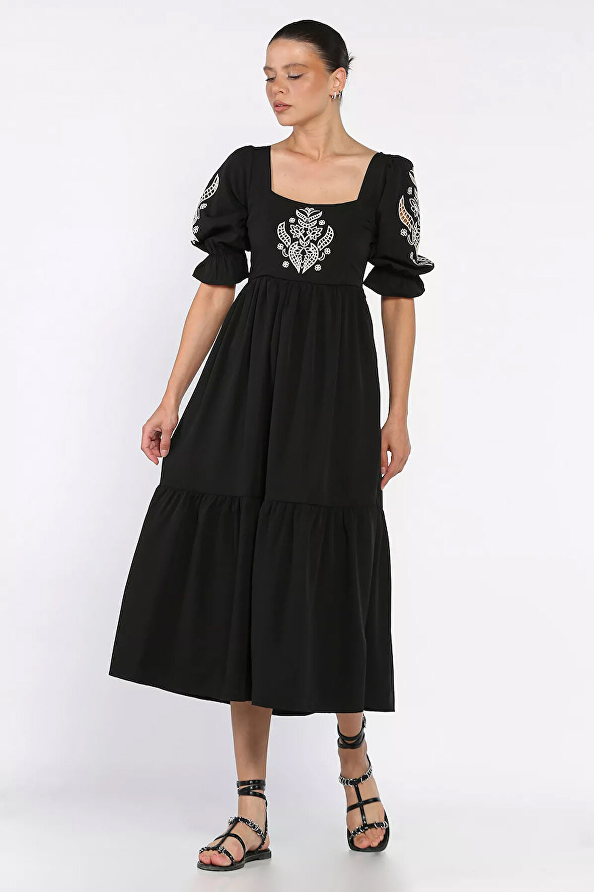 Kadın Kare Yaka Nakışlı Elbise