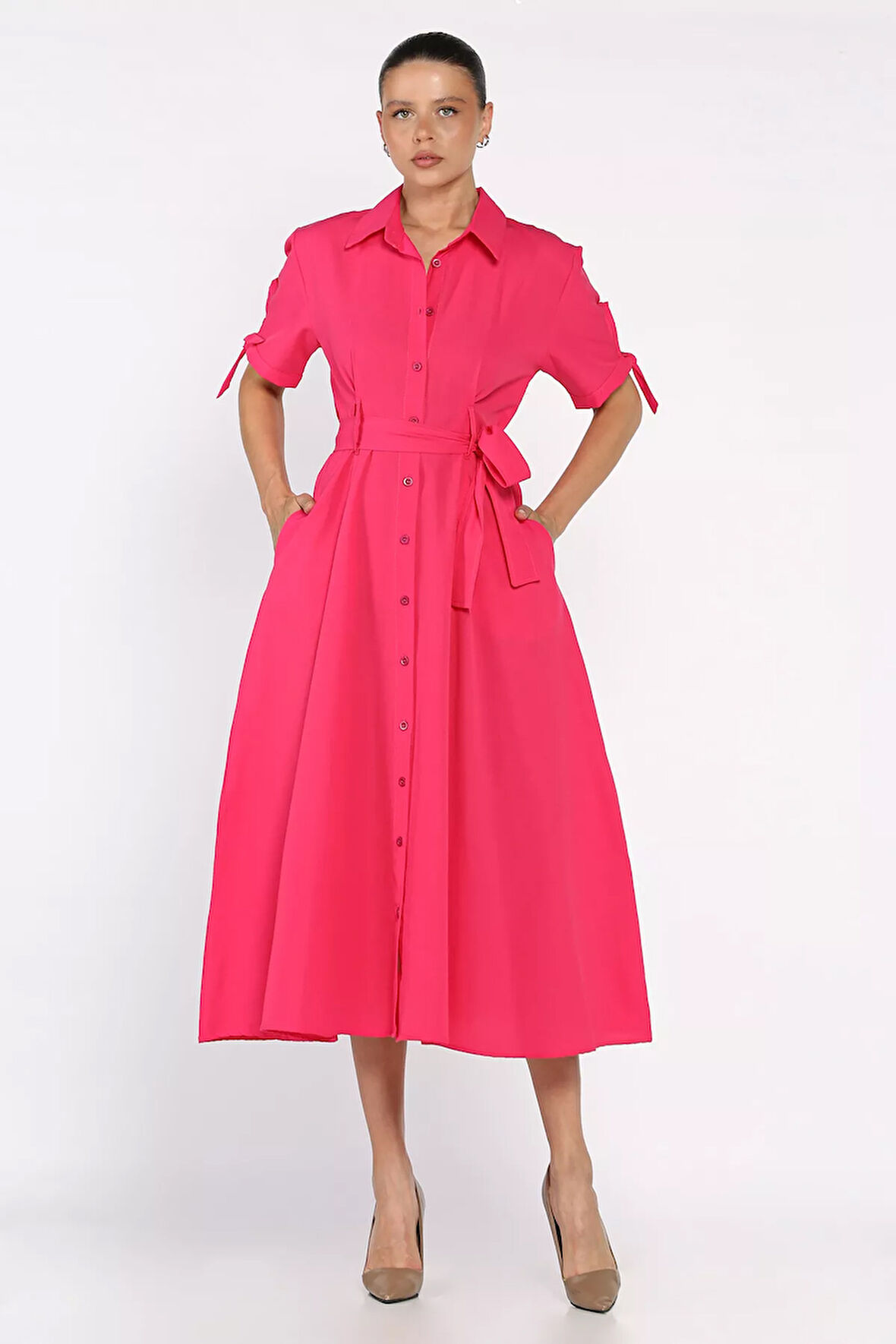 Düğmeli Ve Pileli Kısa Kol Uzun Elbise