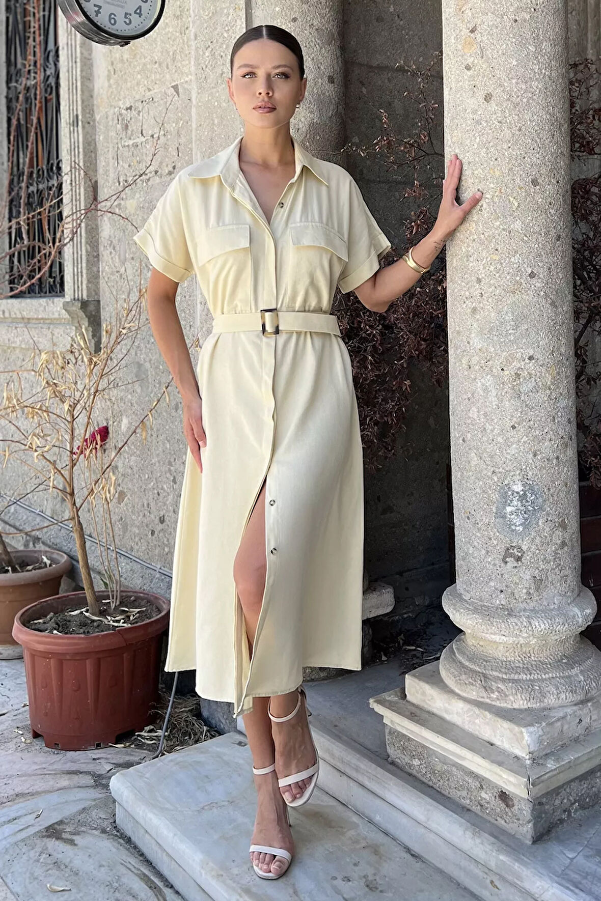 Ön Düğmeli Kemerli Kısa Kol Elbise