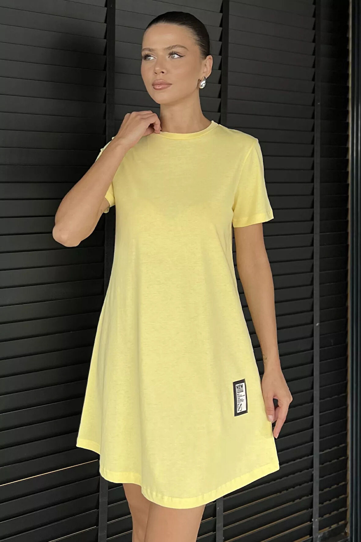 Kadın Bisiklet Yaka Arma Detaylı T-shirt Elbise