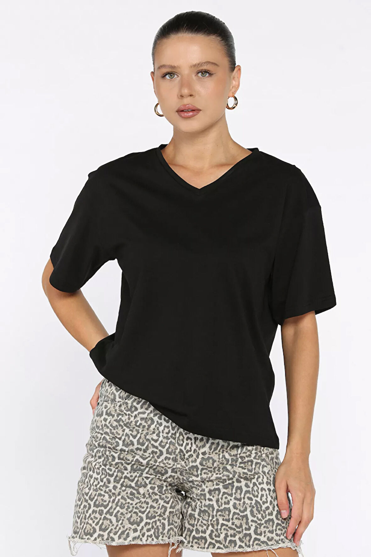 V Yaka Basıc Tişört