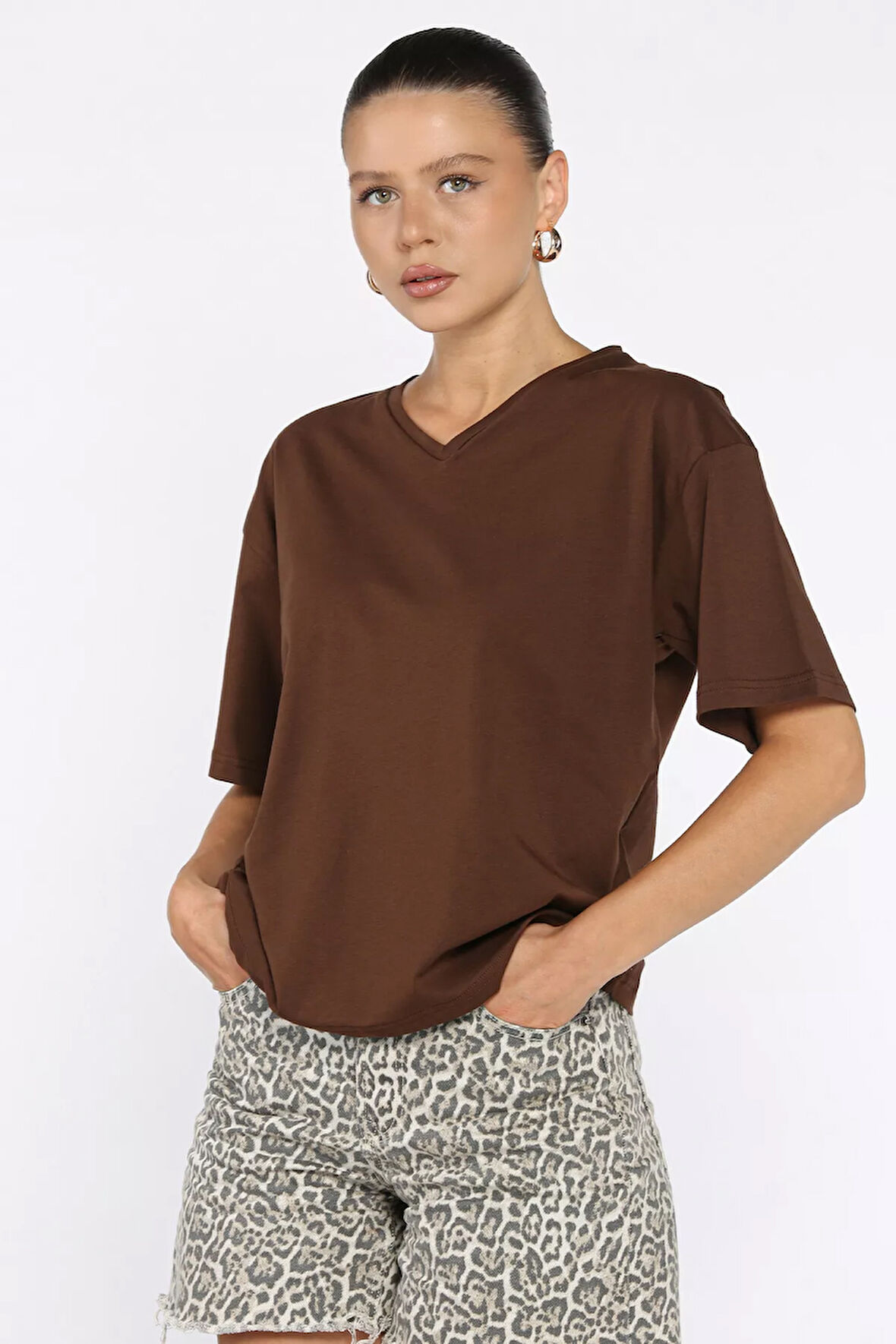 V Yaka Basıc Tişört