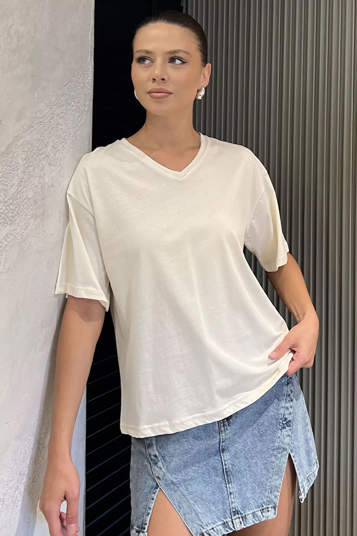 V Yaka Basıc Tişört