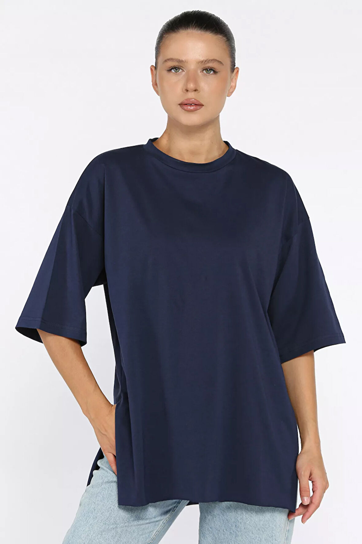 Kadın Bisiklet Yaka Yan Yırtmaç Detaylı Salaş T-shirt