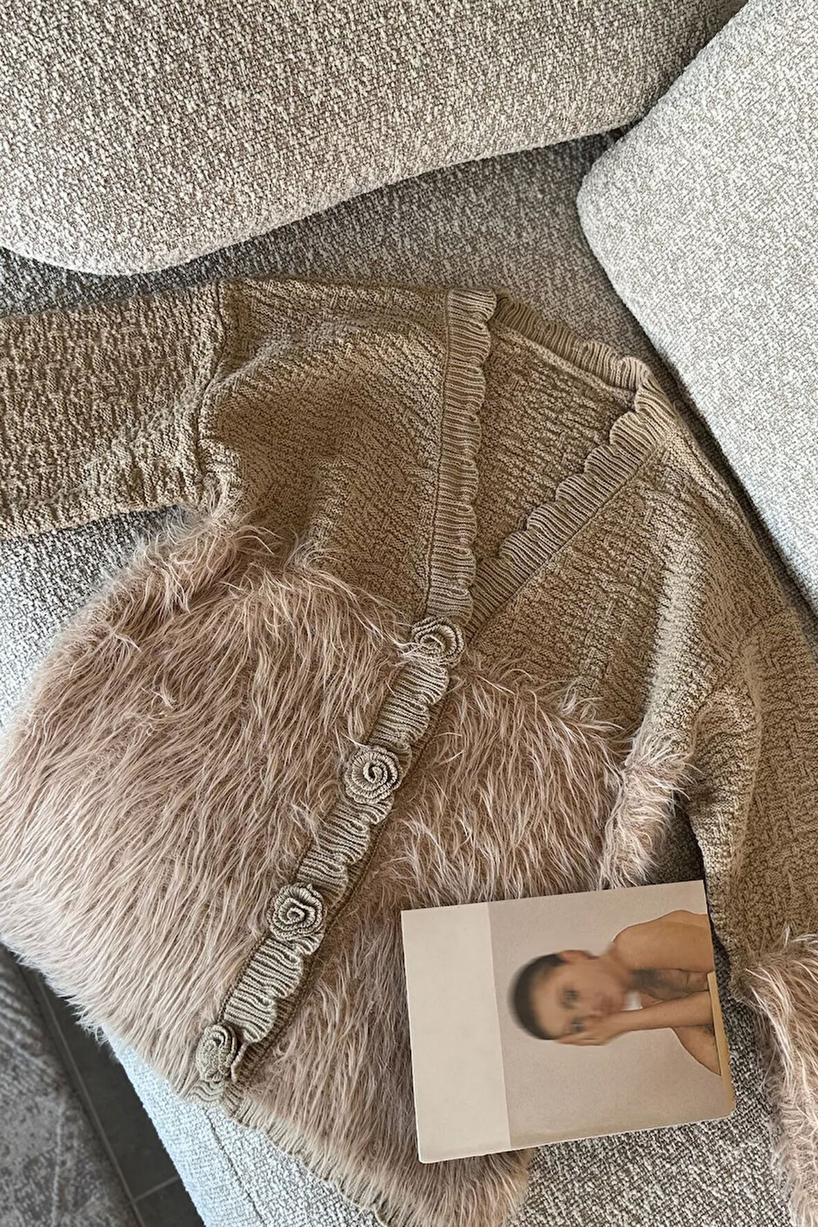 Gül Detaylı Sakallı Kadın Triko Hırka