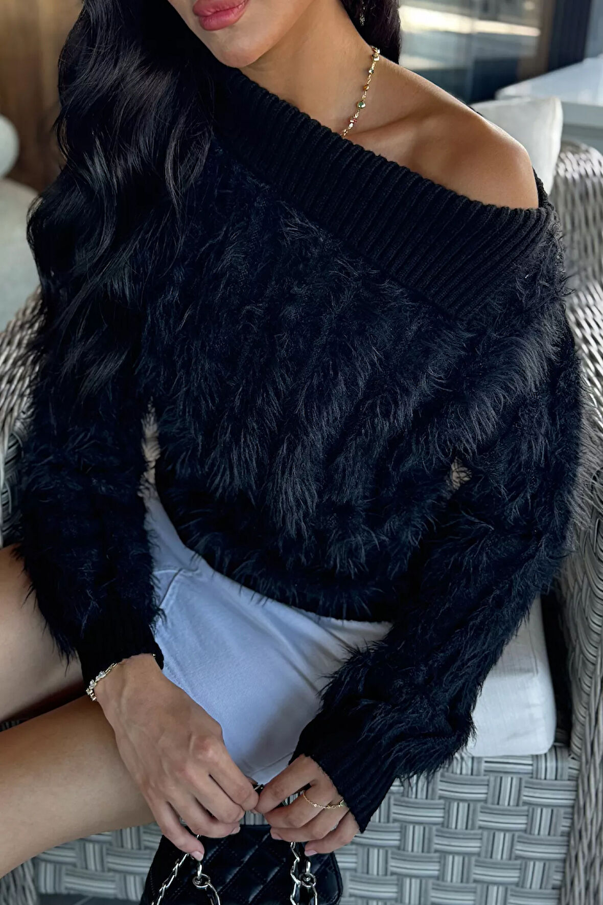 Yaka Detaylı Sakallı Triko Kazak