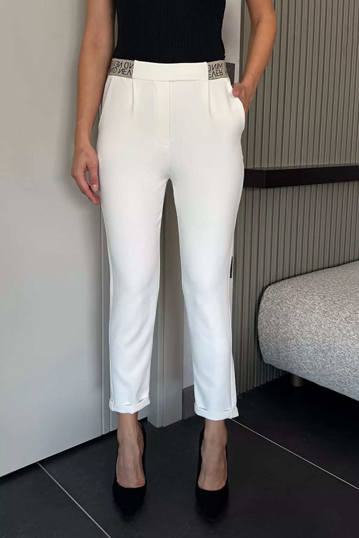 Bel Lastikli Yazı Detaylı Slim Fit Kumaş Pantolon