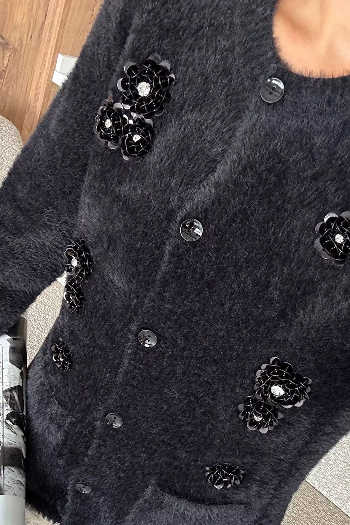 Kadın Pul İşlemeli Yumoş İplik Triko Ceket